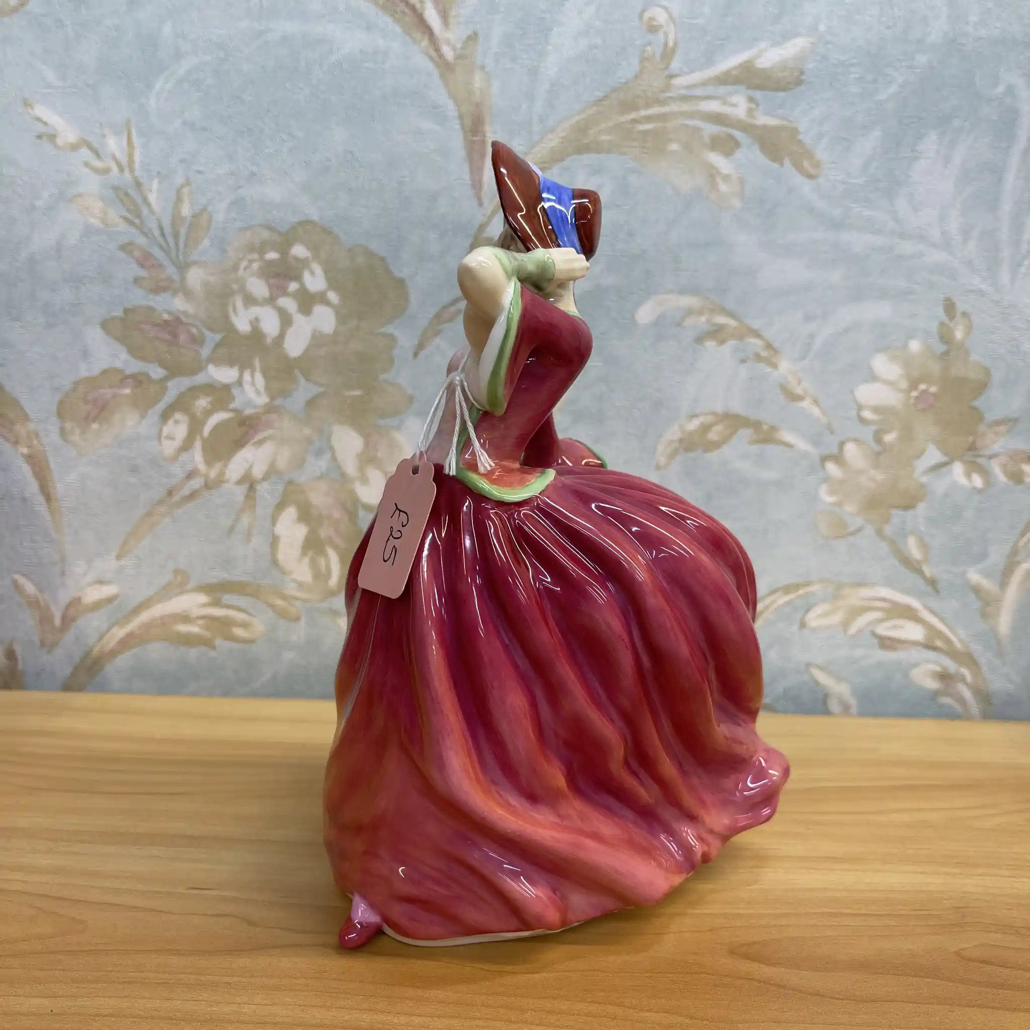 【ビンテージ】 フィギュリン (陶磁器人形) / Royal Doulton / Autumn Breezes / 20C中後期 / Bone China / イギリス / Leslie Harradine, ハンドペイント