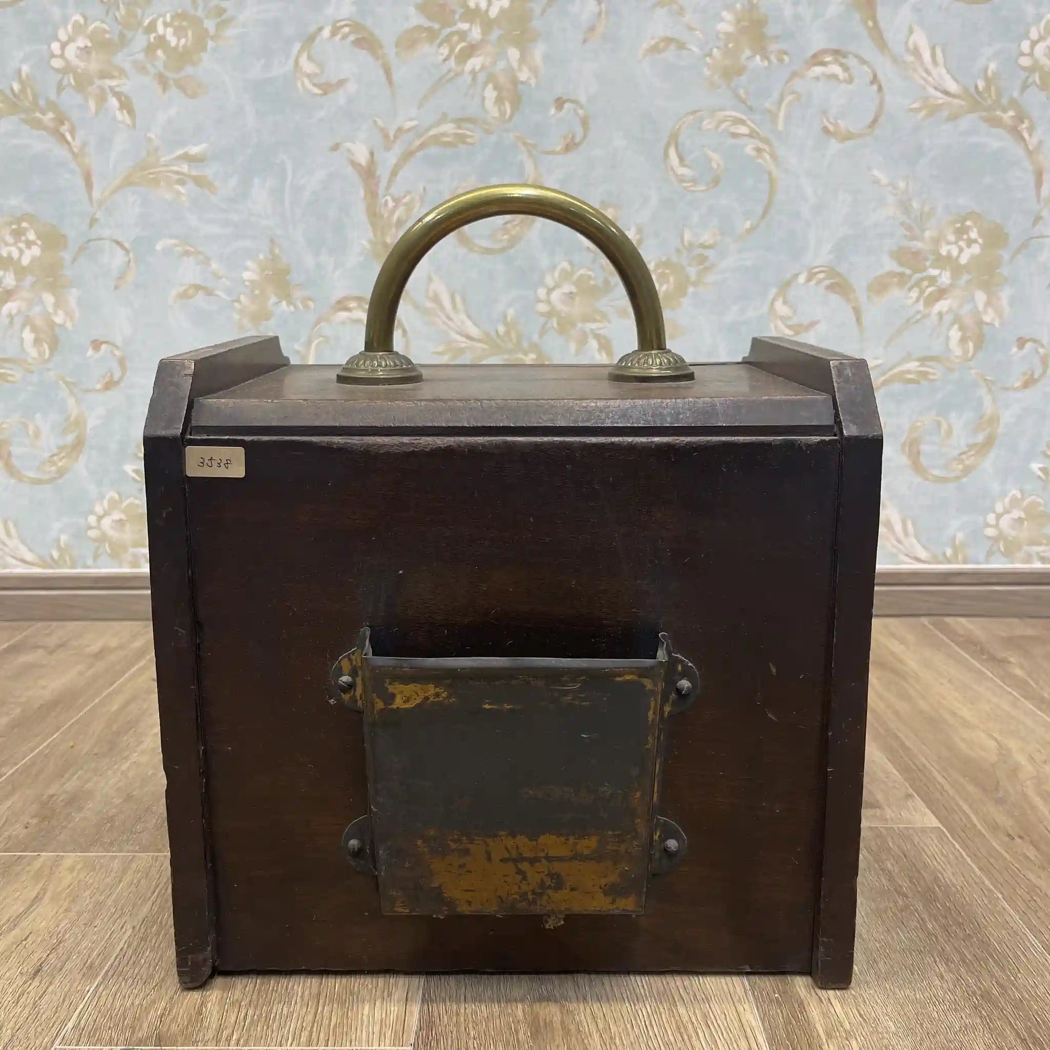 【アンティーク】 コール・スカットル(炭桶) / ヴィクトリアン様式 / 1890〜1910年代 / イギリス / 手打ち真鍮,傾斜扉