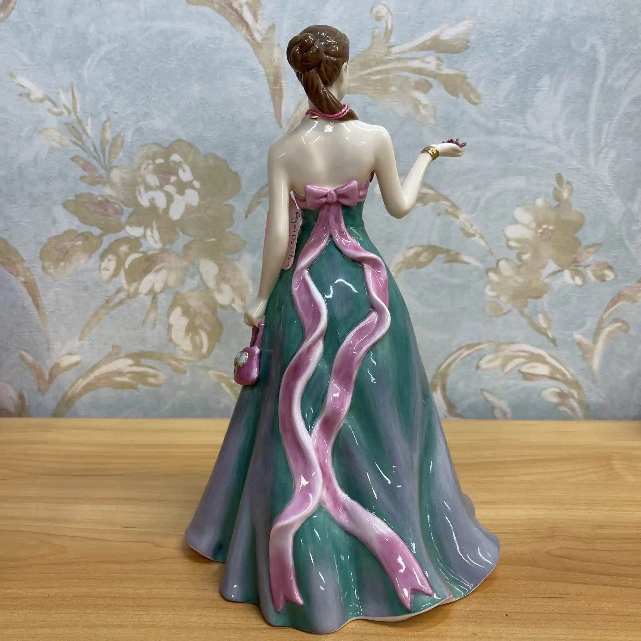 【リユース】 フィギュリン (陶磁器人形) / Royal Doulton / Jessica / 2000s / Bone China / イギリス / Tim Mason, ハンドペイント
