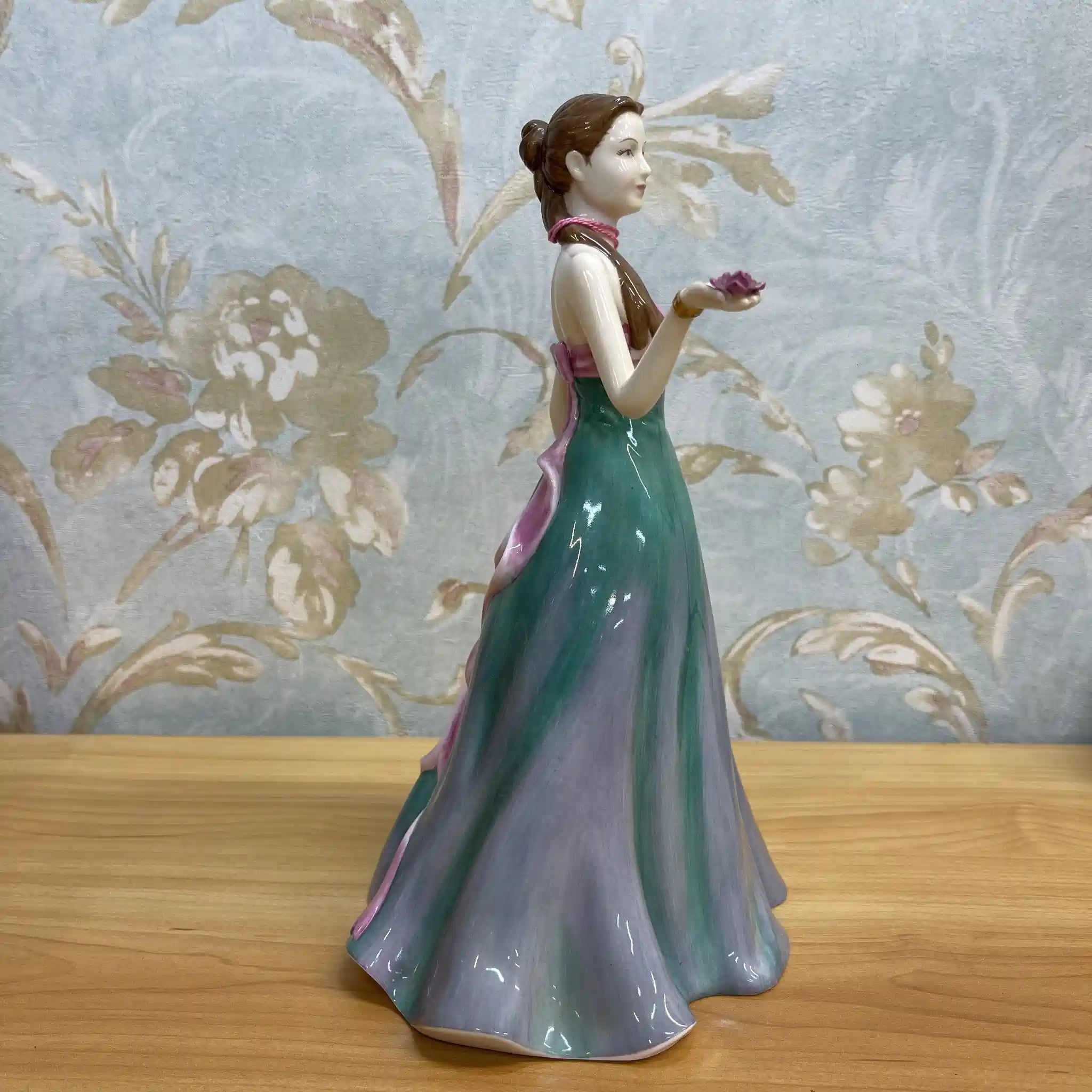 【リユース】 フィギュリン (陶磁器人形) / Royal Doulton / Jessica / 2000s / Bone China / イギリス / Tim Mason, ハンドペイント