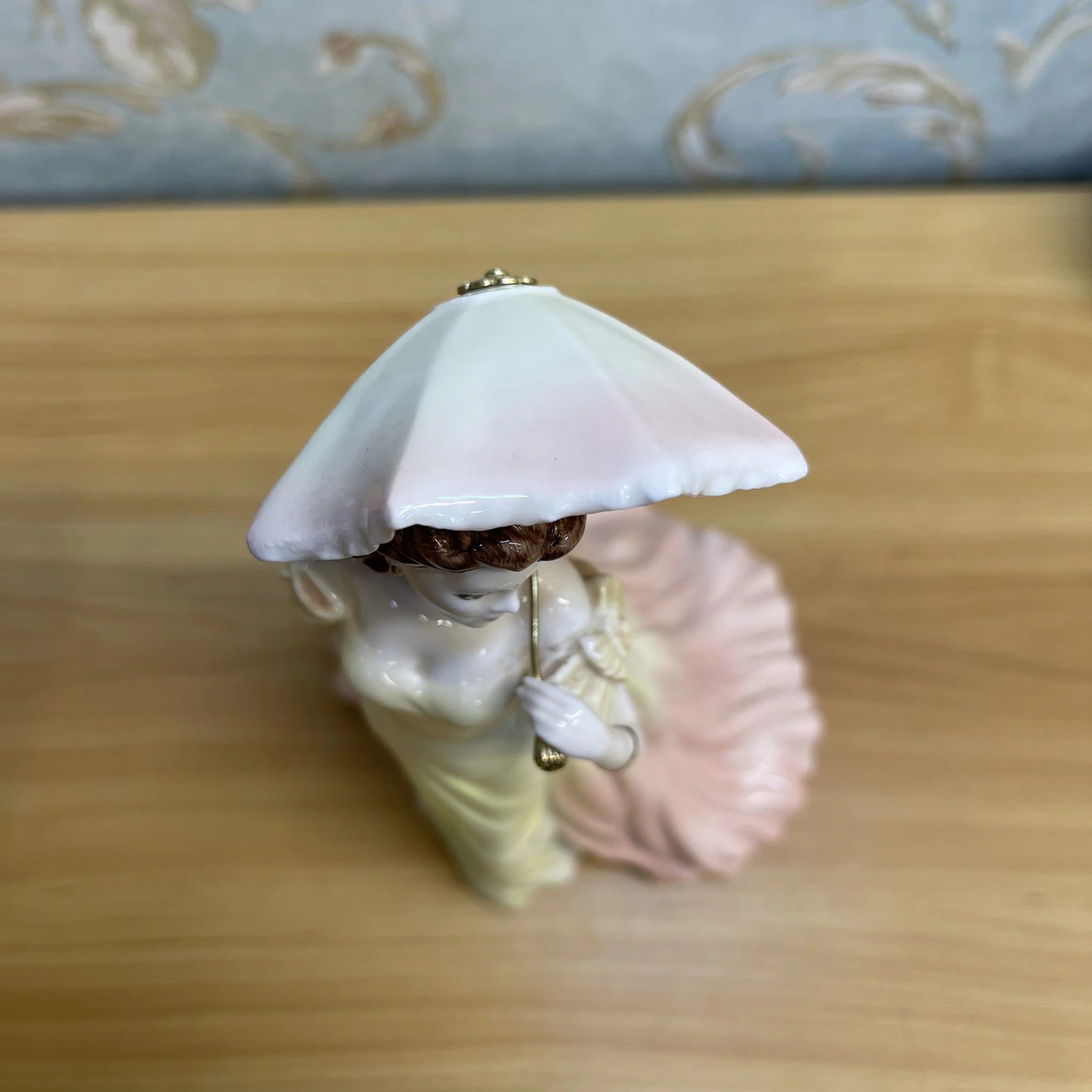 【リユース】 フィギュリン (陶磁器人形) / Coalport / Ladies of Fashion / Vicky / 推定2000前後 / Bone China / イギリス / Jack Glynn, ハンドペイント