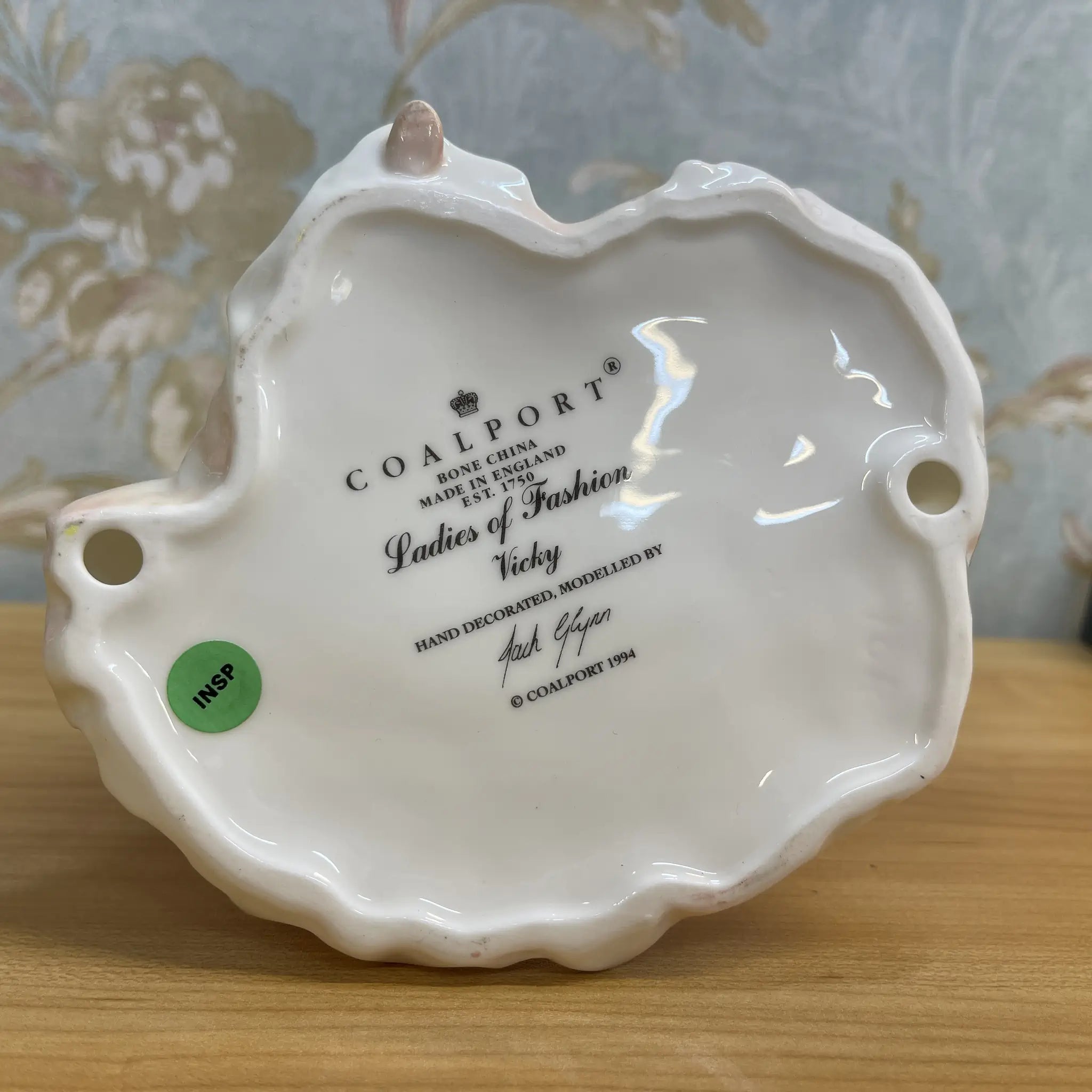 【リユース】 フィギュリン (陶磁器人形) / Coalport / Ladies of Fashion / Vicky / 推定2000前後 / Bone China / イギリス / Jack Glynn, ハンドペイント