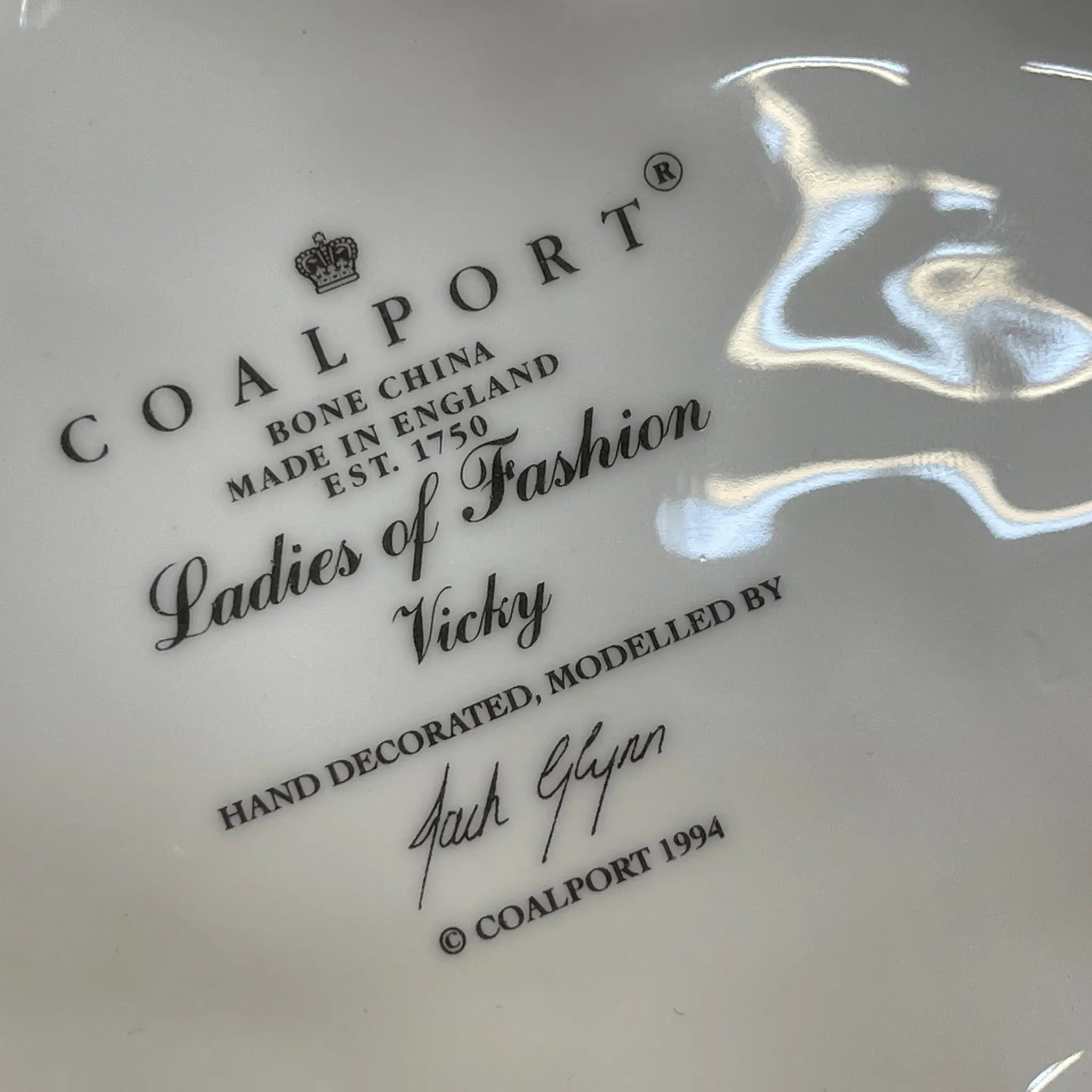 【リユース】 フィギュリン (陶磁器人形) / Coalport / Ladies of Fashion / Vicky / 推定2000前後 / Bone China / イギリス / Jack Glynn, ハンドペイント