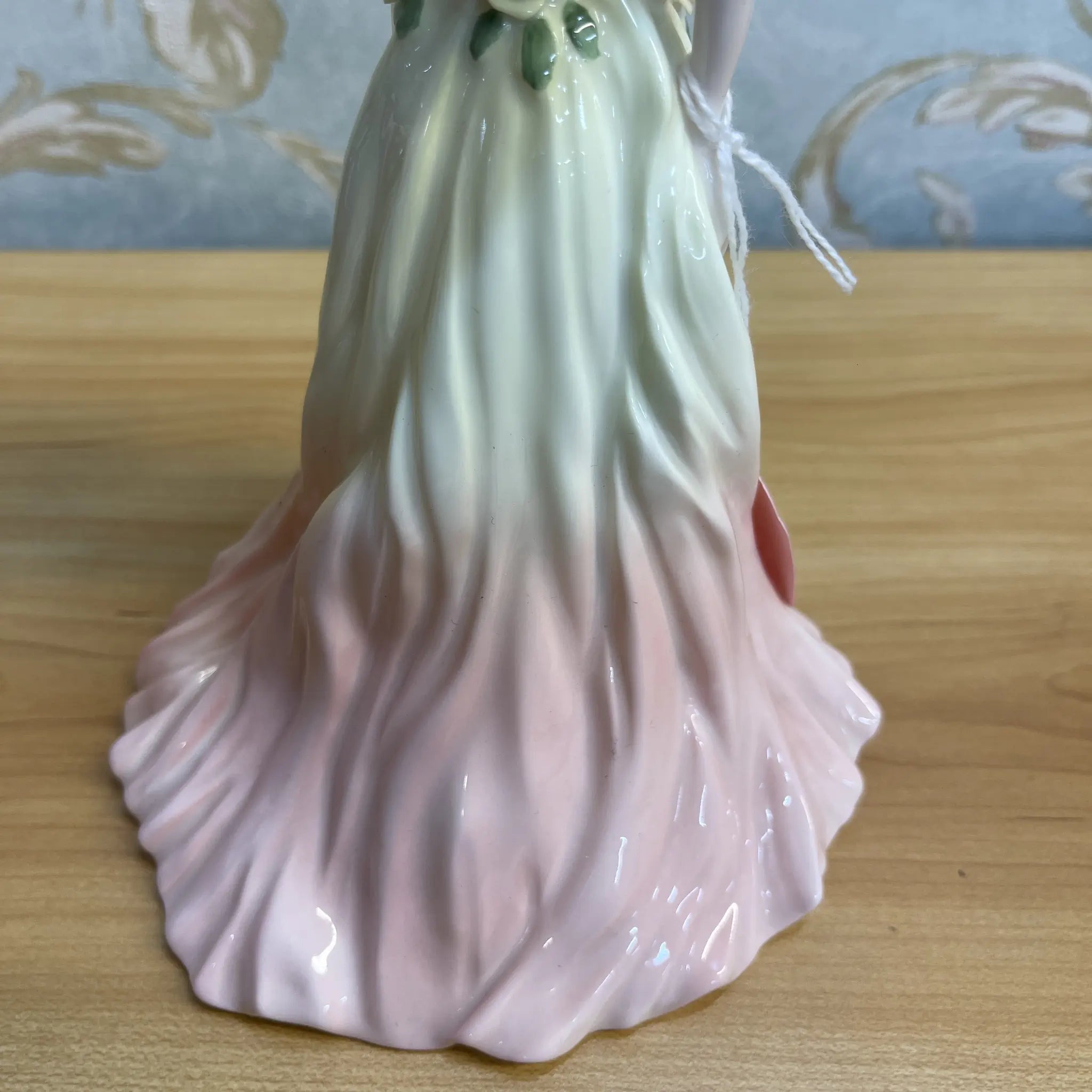 【リユース】 フィギュリン (陶磁器人形) / Coalport / Ladies of Fashion / Vicky / 推定2000前後 / Bone China / イギリス / Jack Glynn, ハンドペイント