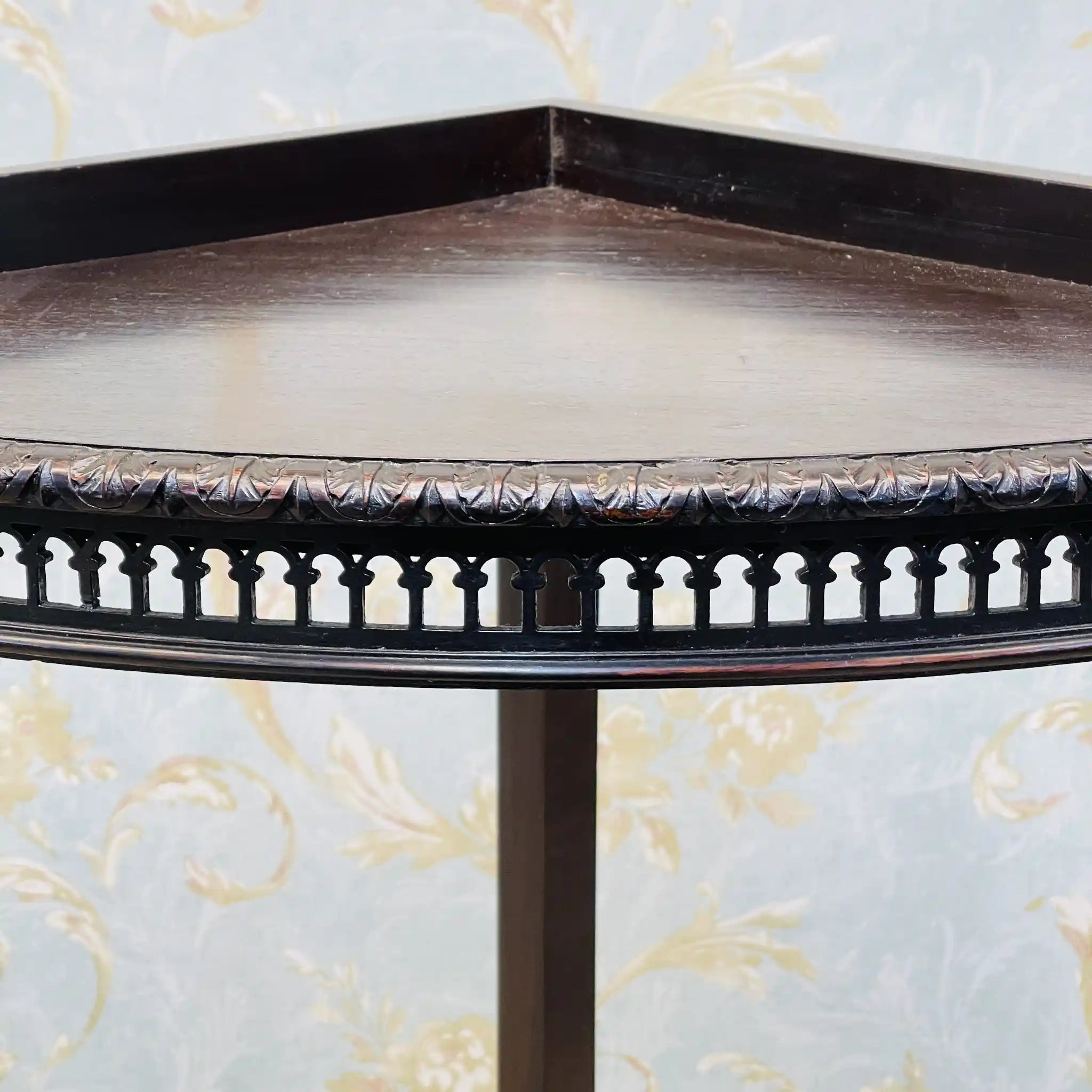 【リユース】 コーナーラック / チッペンデール様式