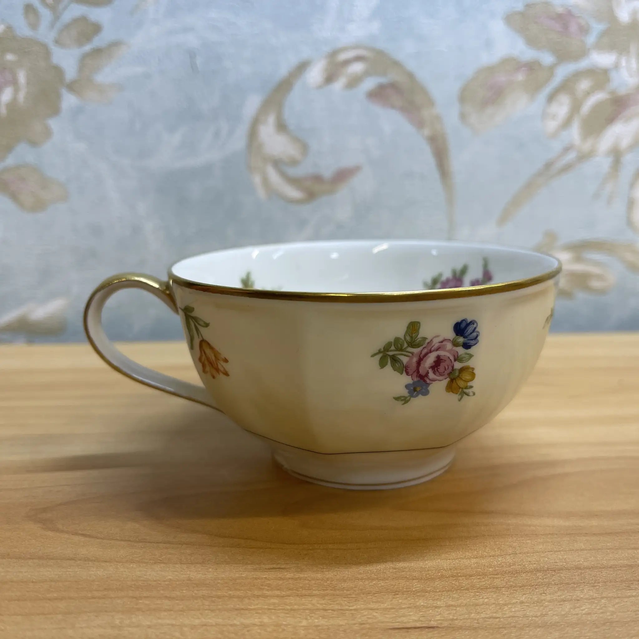 【アンティーク】 トリオ (ティーカップ&ソーサー+デザートプレート) 2P / Theodore Haviland (セオドア・アビランド) / Nosegay / 推定20C前中期 / 磁器 / フランス / ブーケ, 金彩