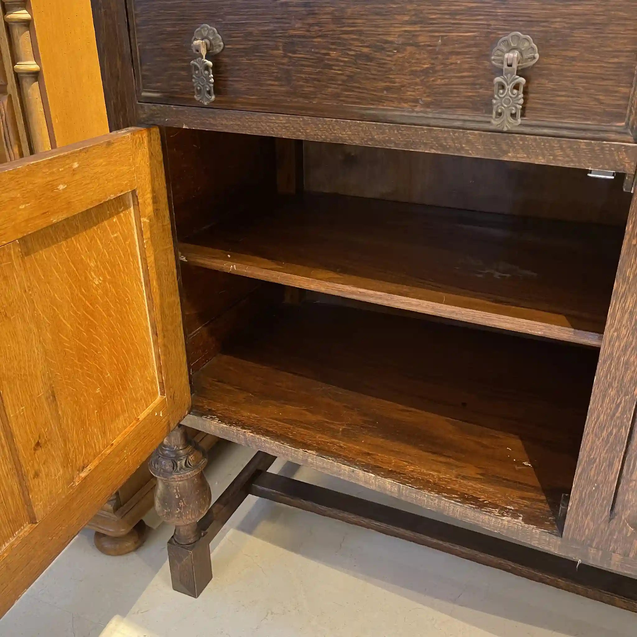 古董餐邊櫃 / 波旁腿 / 橡木 / 英國