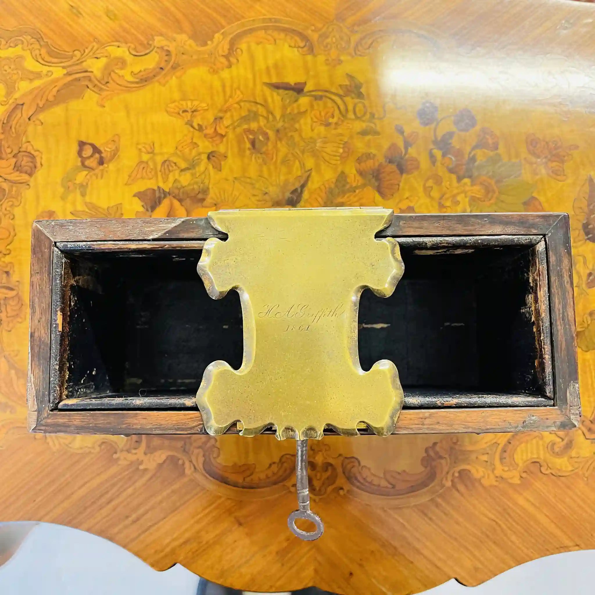 【アンティーク】 木製ドリンクボックス / 鍵付き,イギリス直輸入