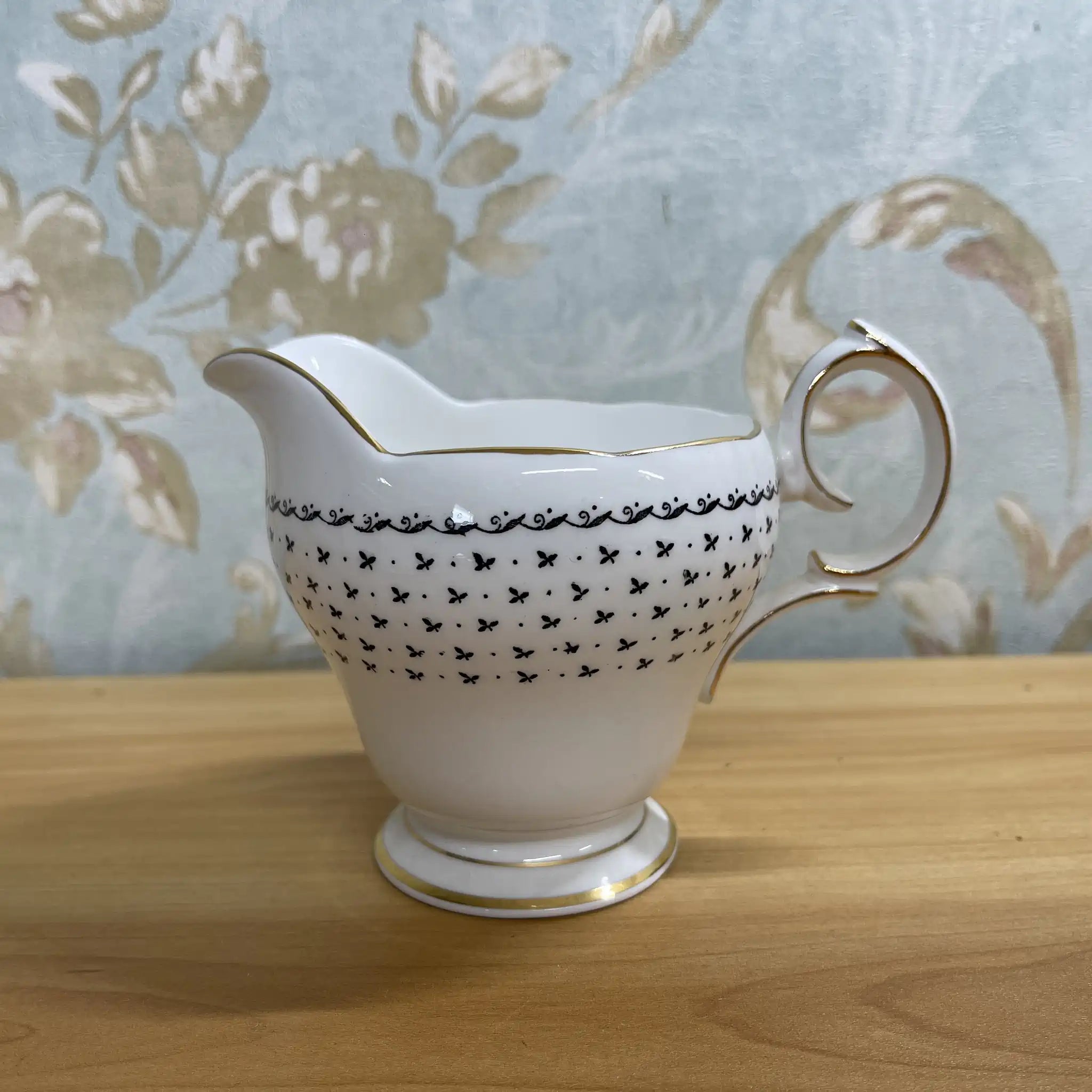 【ビンテージ】 クリーマー / Queen Anne / Georgian / 推定20C中期 / Fine Bone China / イギリス