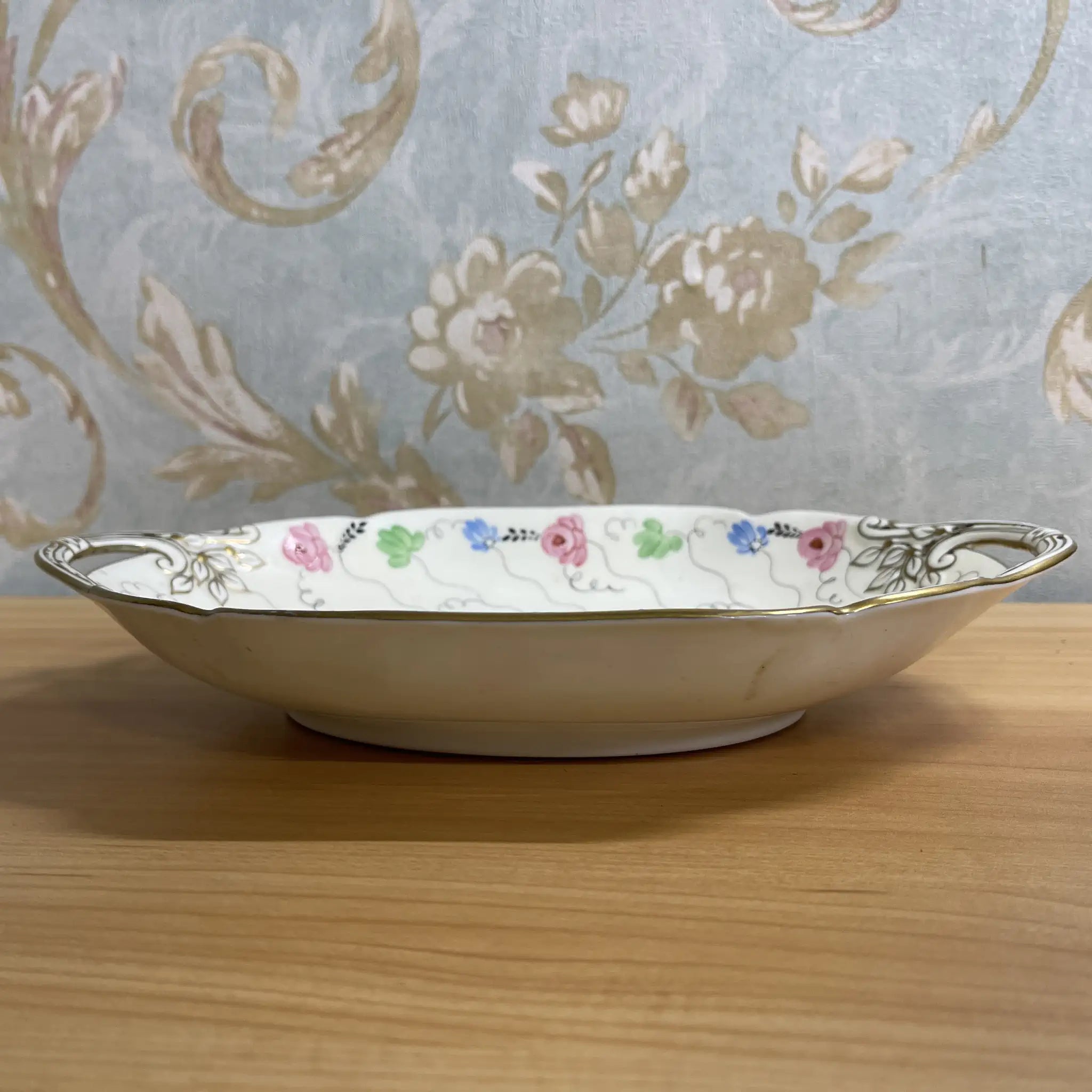 【ビンテージ】 サービングディッシュ (大皿) / Wedgewood / 推定20C中期 / Bone China / イギリス / 持ち手付, 小花