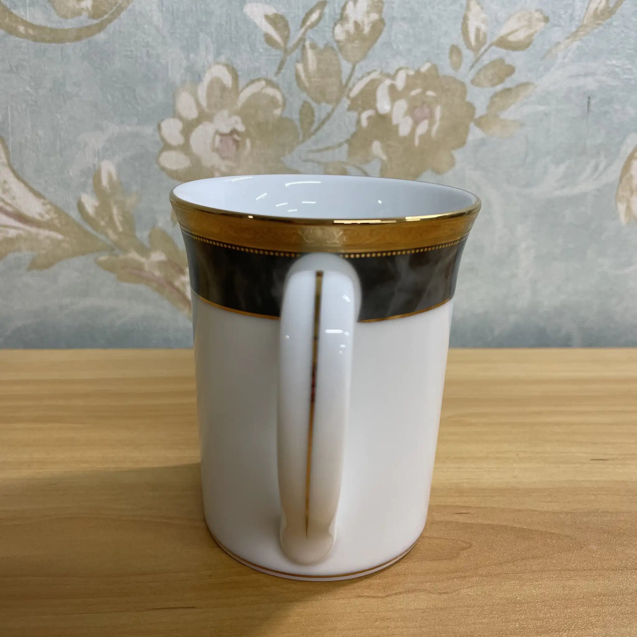 【リユース】 マグカップ / Noritake (ノリタケ) / 1980-2000s / 磁器 / 日本 / 金彩, 唐草