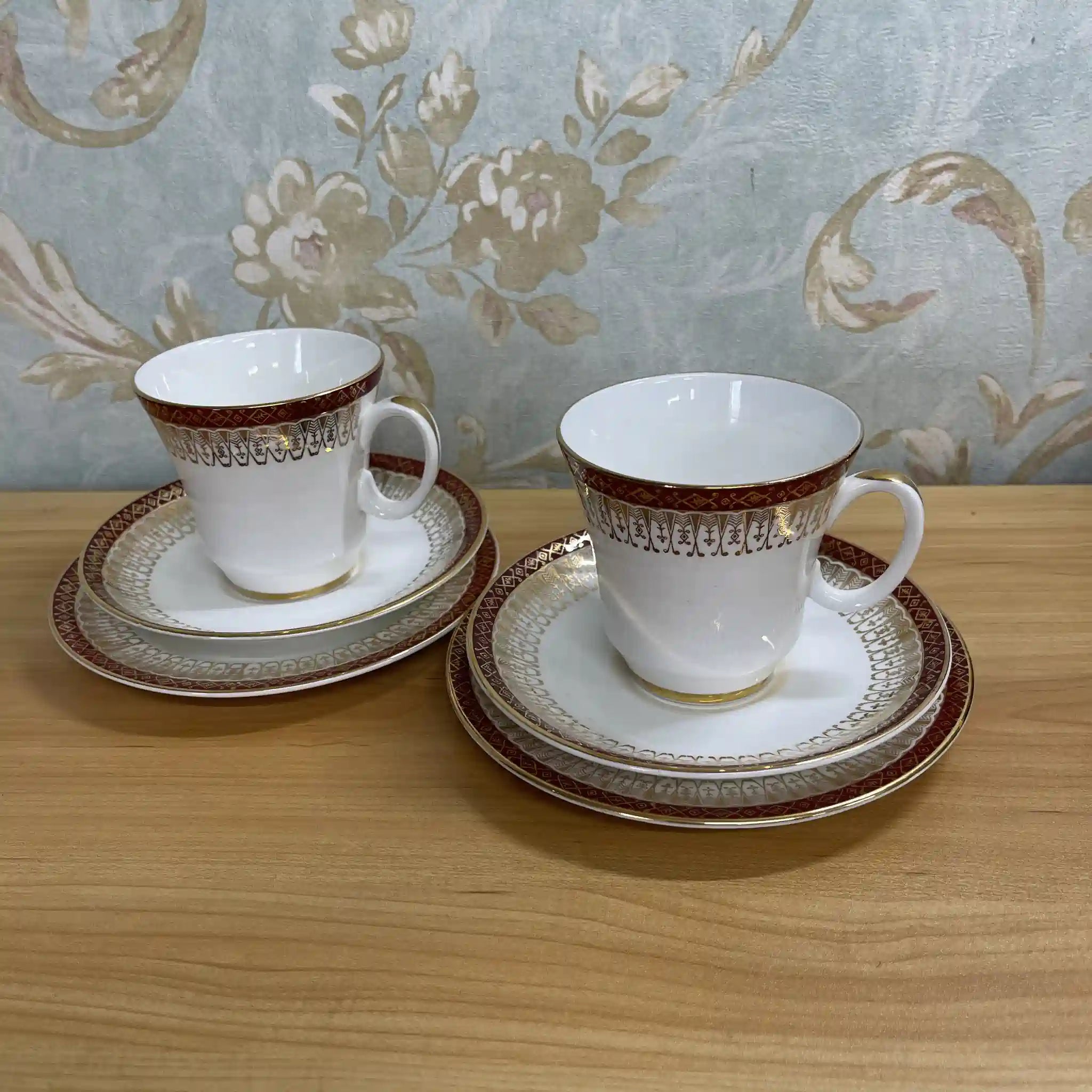 【复古】三重奏(c&s +甜点盘)2p / Royal Grafton / Majestic /估计20c中期/ Fine Bone China /英国/金彩