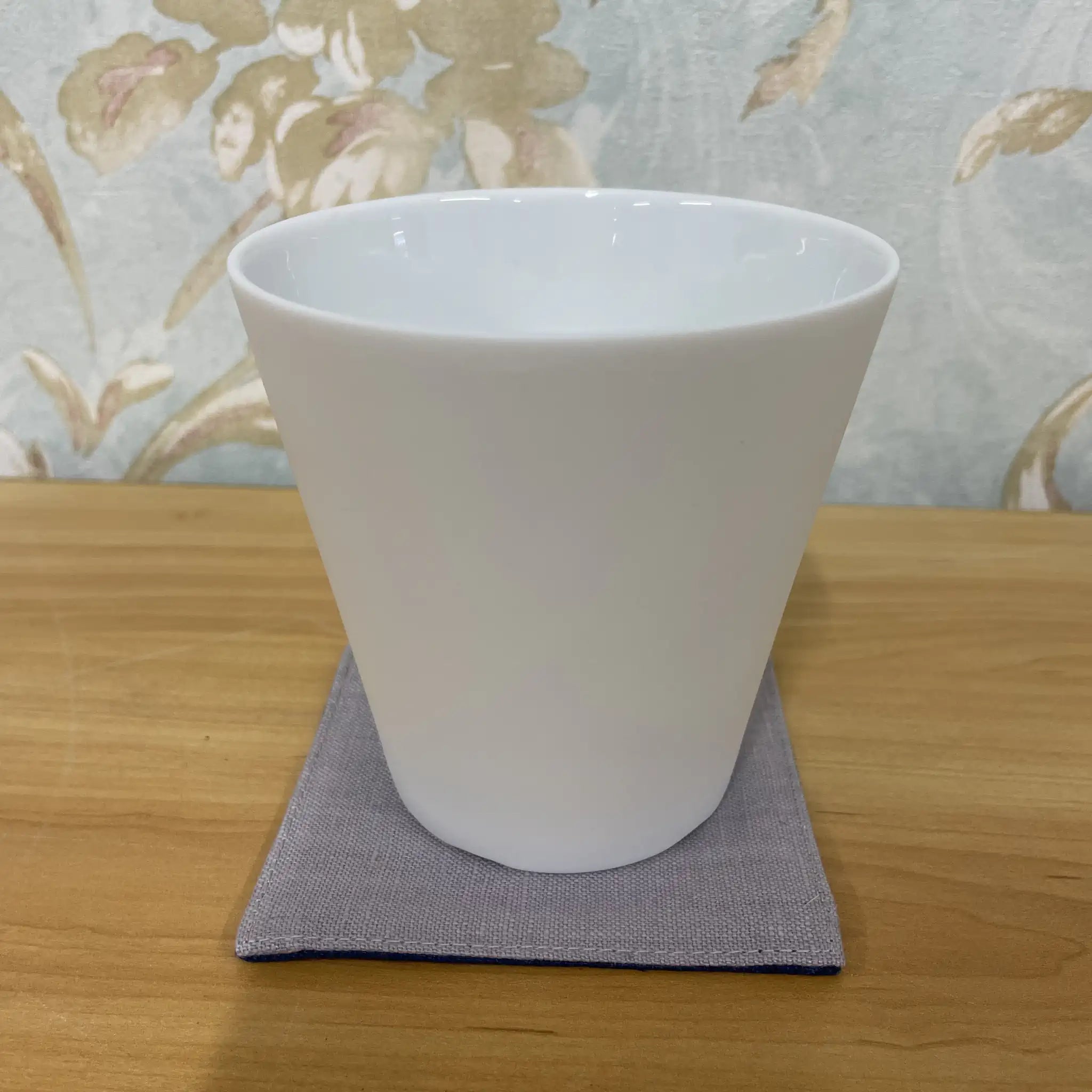 【リユース】 カップ / WDH / 磁器 / 日本 / 箱あり, エンボス, 梅