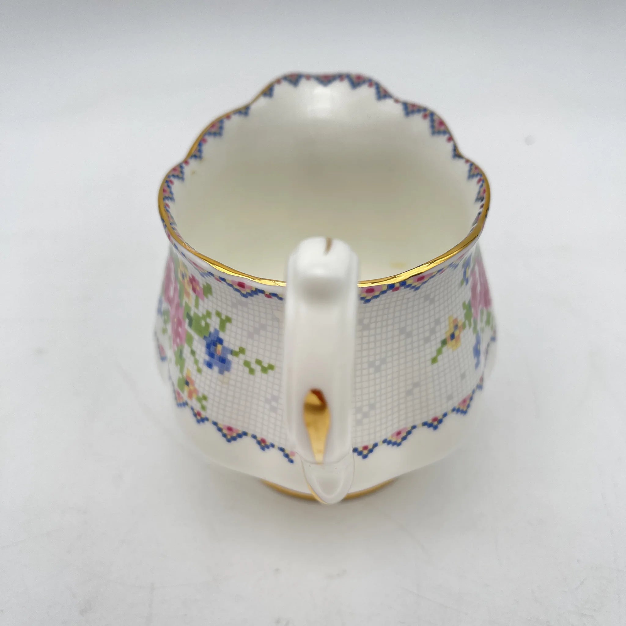 【复古】牛奶瓶/ Royal Albert / Petit Point /估计1930-70s / Bone China /英国/小波湾风
