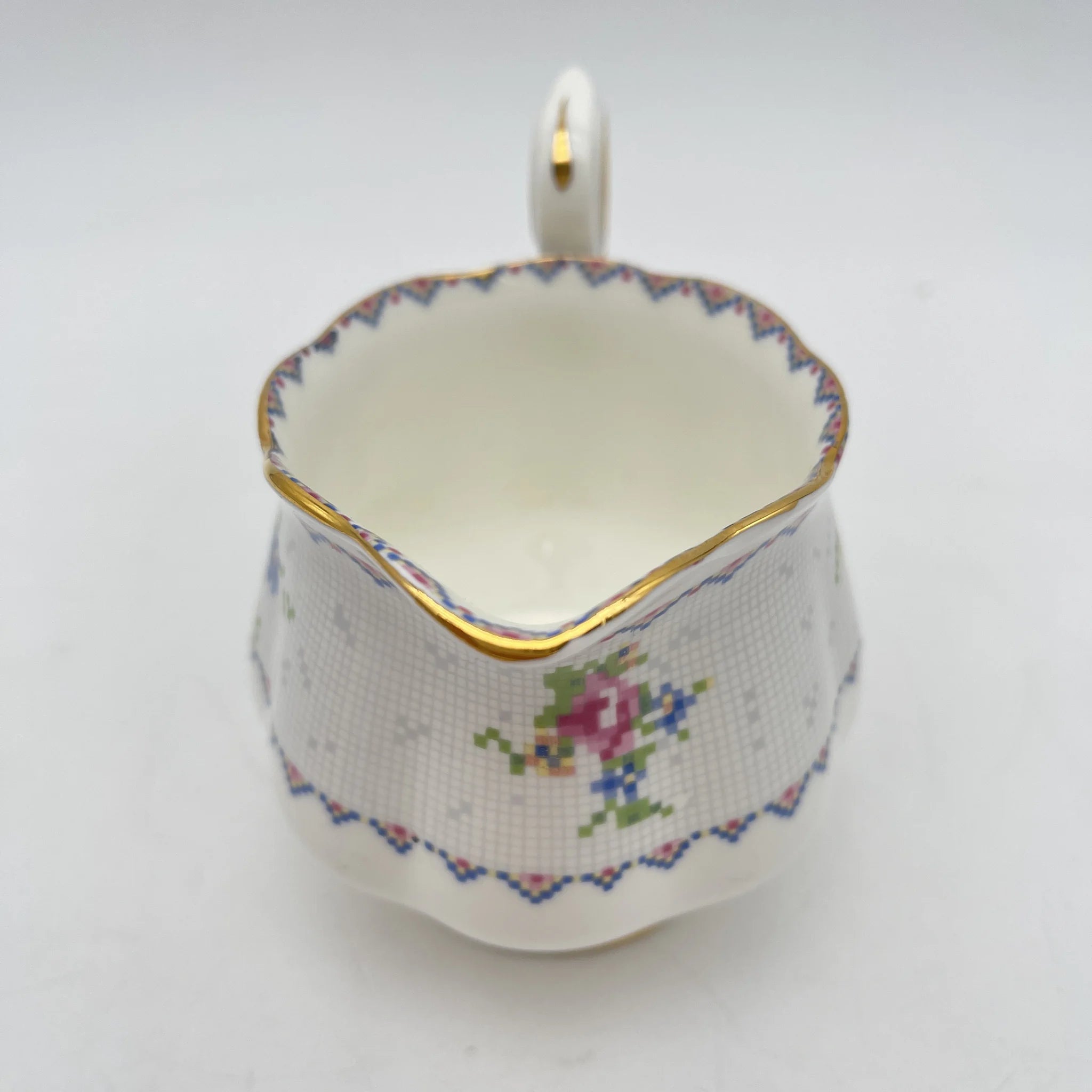 【复古】牛奶瓶/ Royal Albert / Petit Point /估计1930-70s / Bone China /英国/小波湾风
