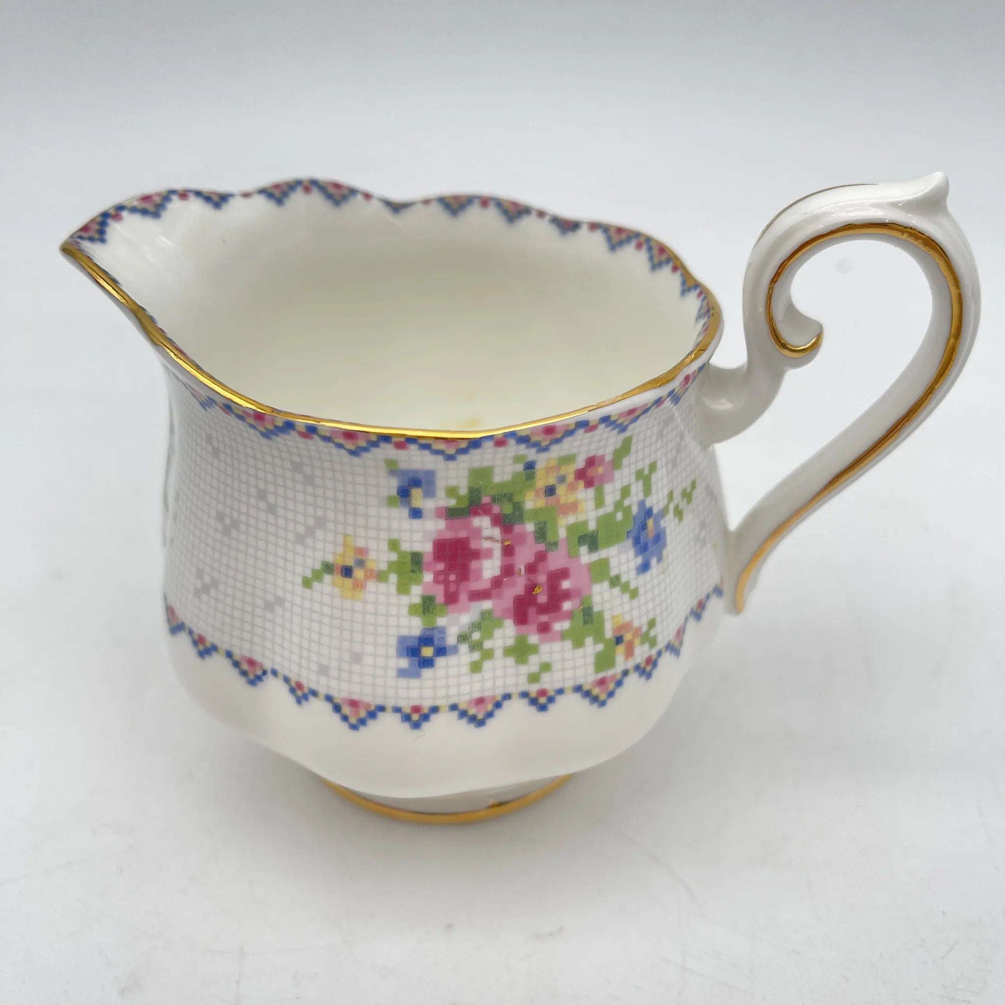 【复古】牛奶瓶/ Royal Albert / Petit Point /估计1930-70s / Bone China /英国/小波湾风