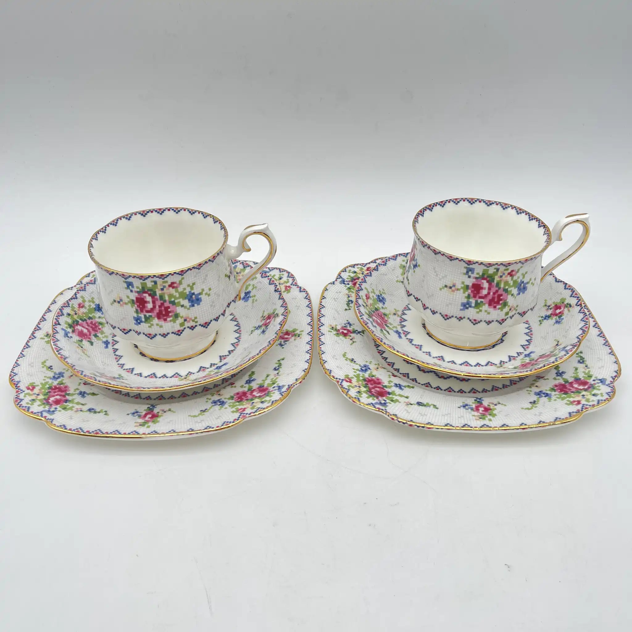 【复古】三重奏(茶杯&茶托+甜点盘)2p / Royal Albert / Petit Point /估计1930-70s / Bone China /英国 小波风