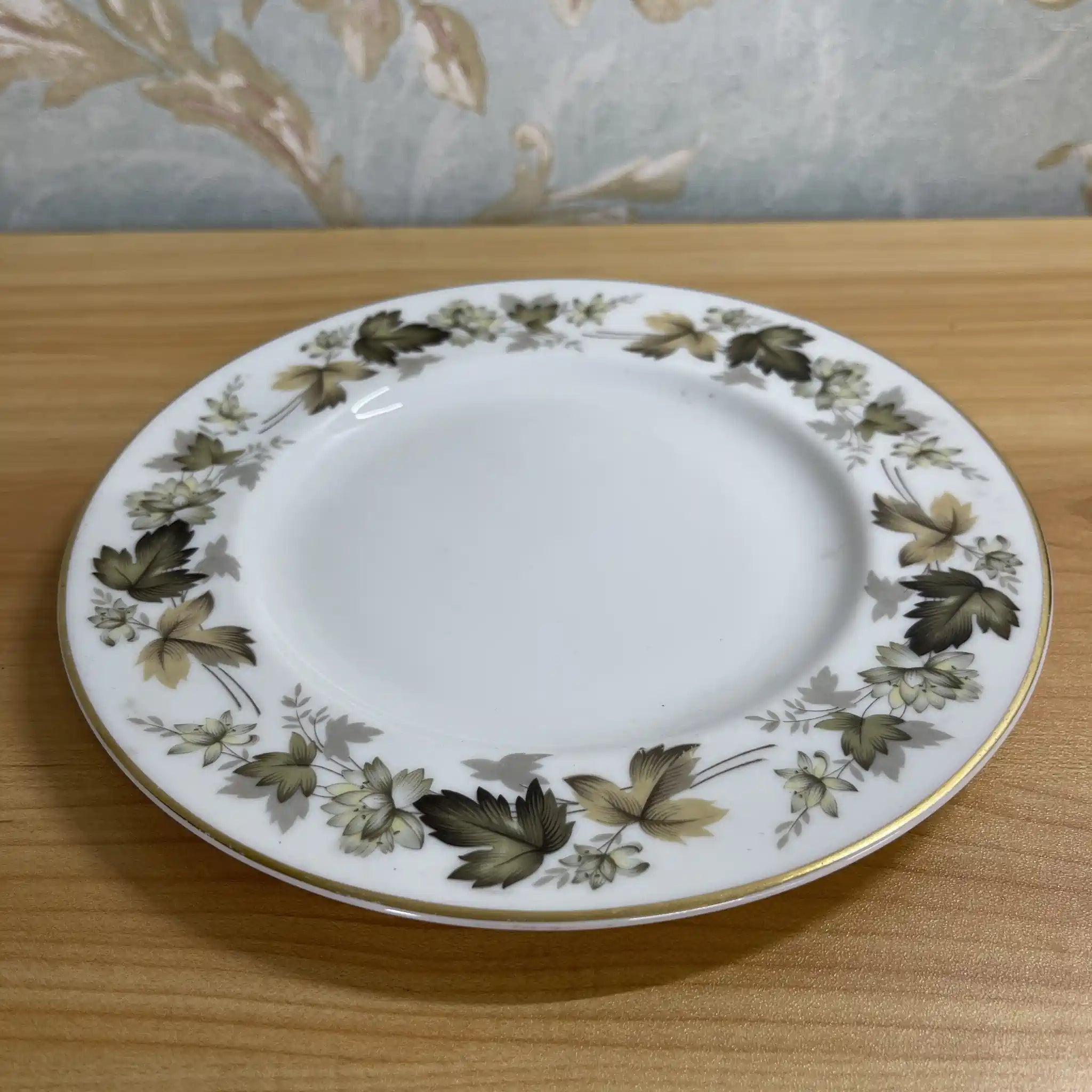 【复古】甜点盘(中盘)/ Royal Doulton / Larchmont /估计20c中后期/瓷器/英国/金彩