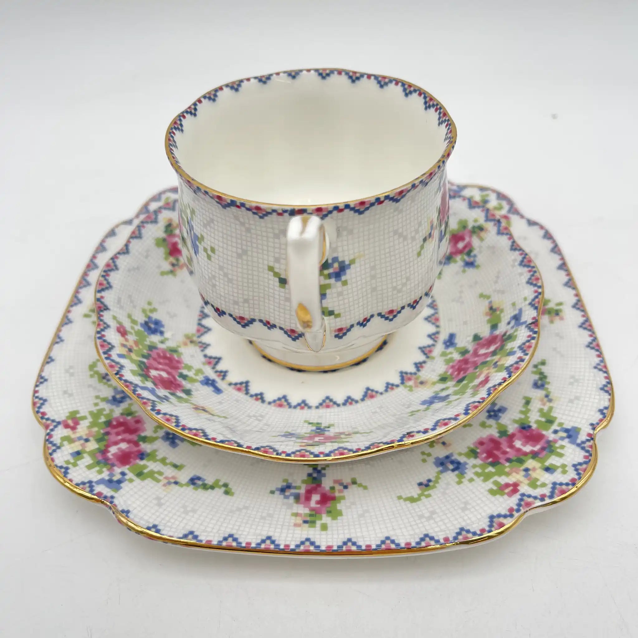 【复古】三重奏(茶杯&茶托+甜点盘)2p / Royal Albert / Petit Point /估计1930-70s / Bone China /英国 小波风