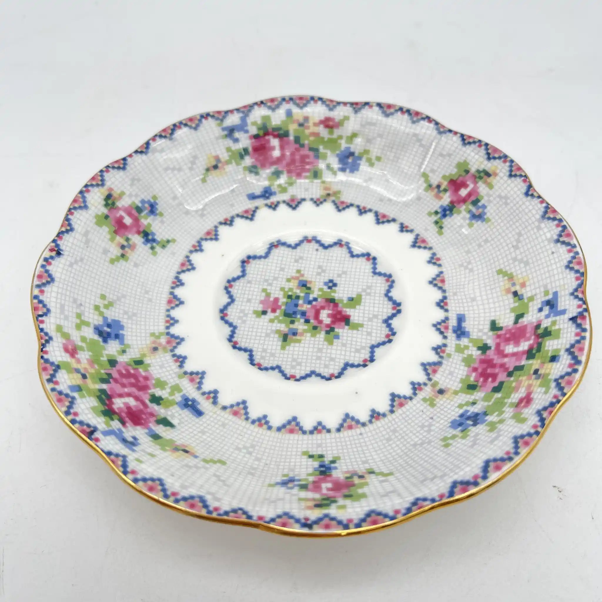 【复古】三重奏(茶杯&茶托+甜点盘)2p / Royal Albert / Petit Point /估计1930-70s / Bone China /英国 小波风