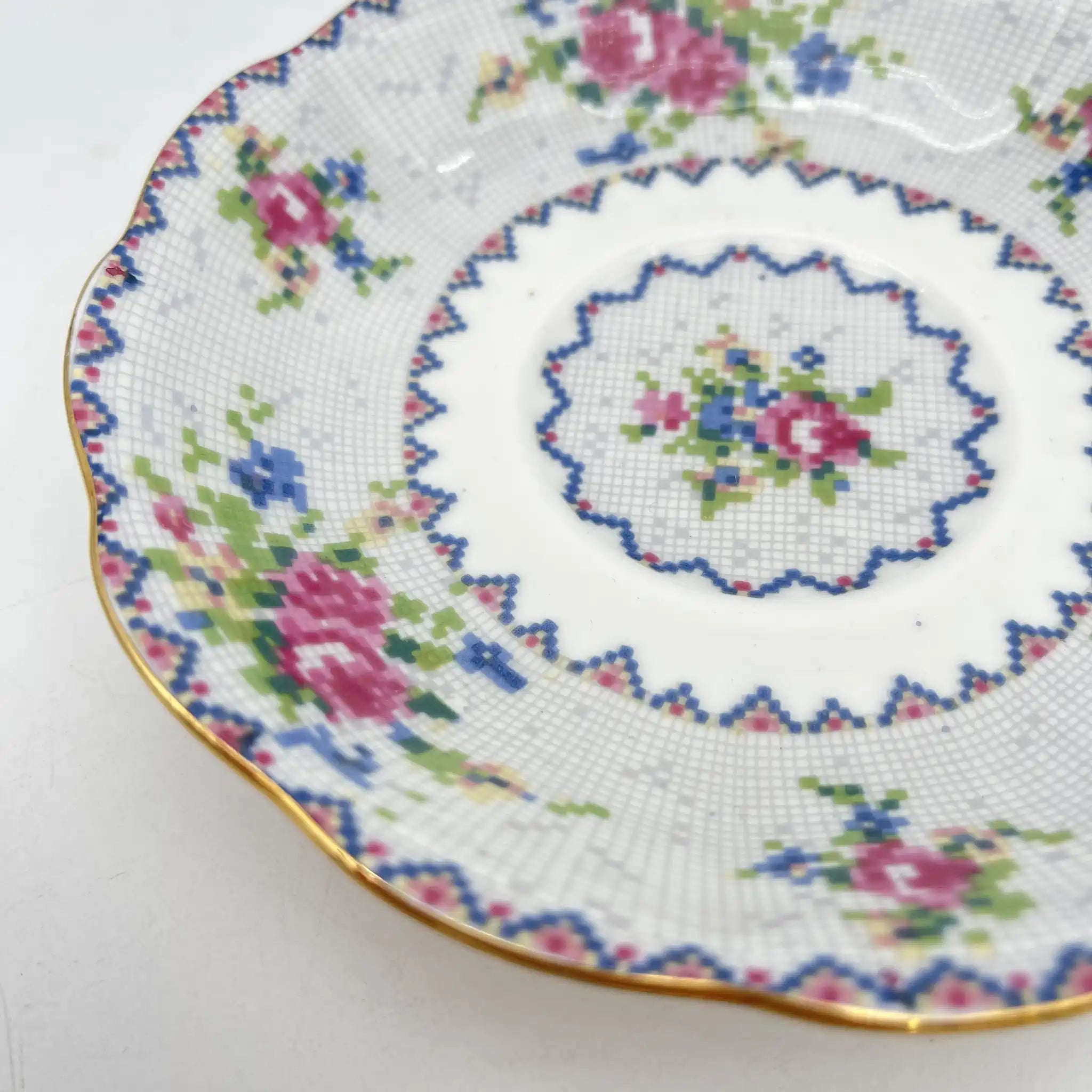 【复古】三重奏(茶杯&茶托+甜点盘)2p / Royal Albert / Petit Point /估计1930-70s / Bone China /英国 小波风