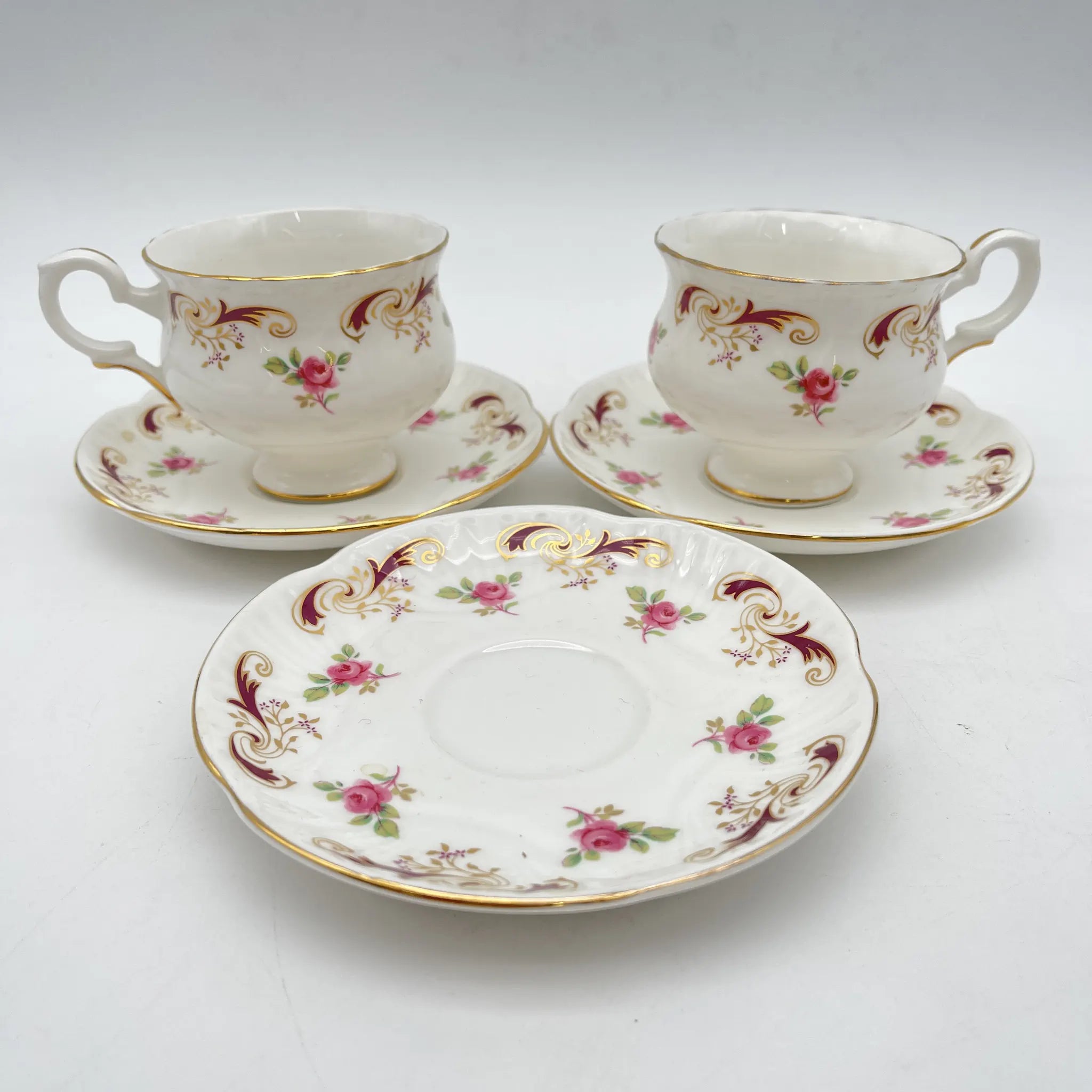 【复古】茶杯&茶托2p +备用茶托/ Crown Staffordshire(皇冠斯塔福德郡)/估计1930-50s / Fine Bone China /英国/玫瑰,滚动