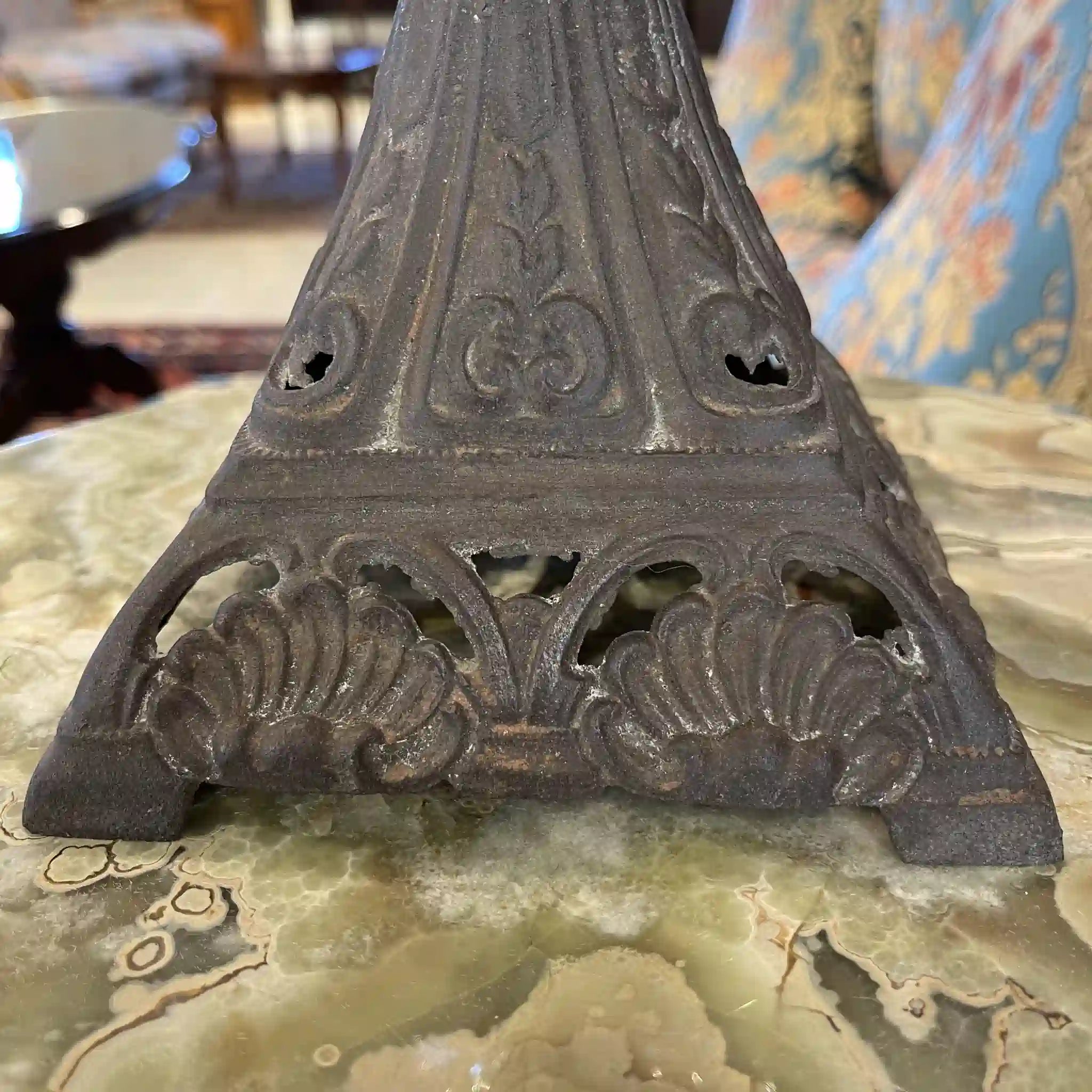 Antique Oil Lamp / Victorian Style / 19th Century / Cast Iron, Brass, Glass / UK / Direct Import from the UK