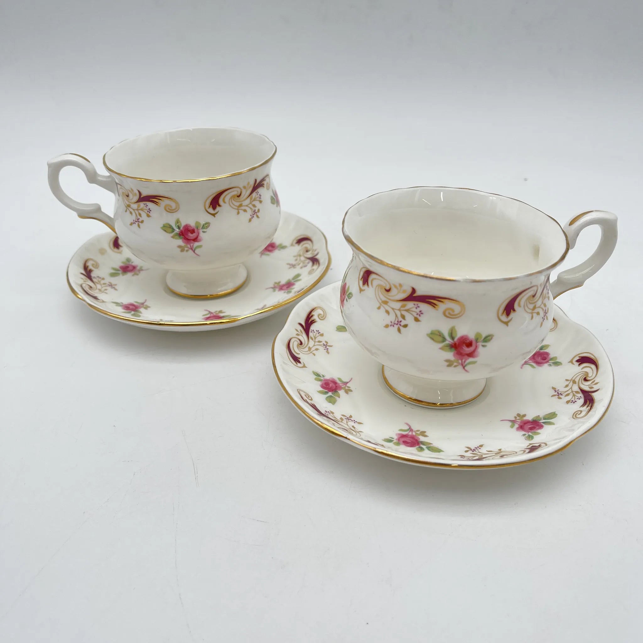 【复古】茶杯&茶托2p +备用茶托/ Crown Staffordshire(皇冠斯塔福德郡)/估计1930-50s / Fine Bone China /英国/玫瑰,滚动