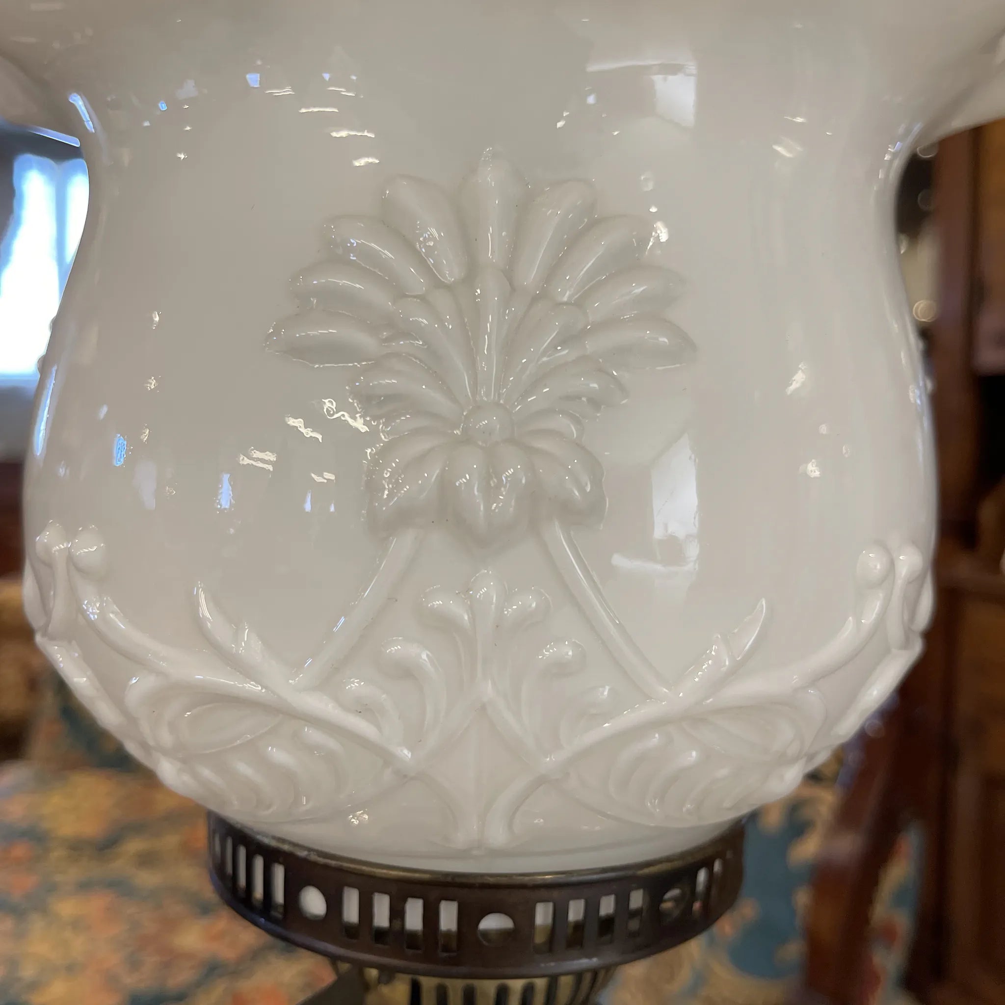 Antique Oil Lamp / Victorian Style / 19th Century / Cast Iron, Brass, Glass / UK / Direct Import from the UK