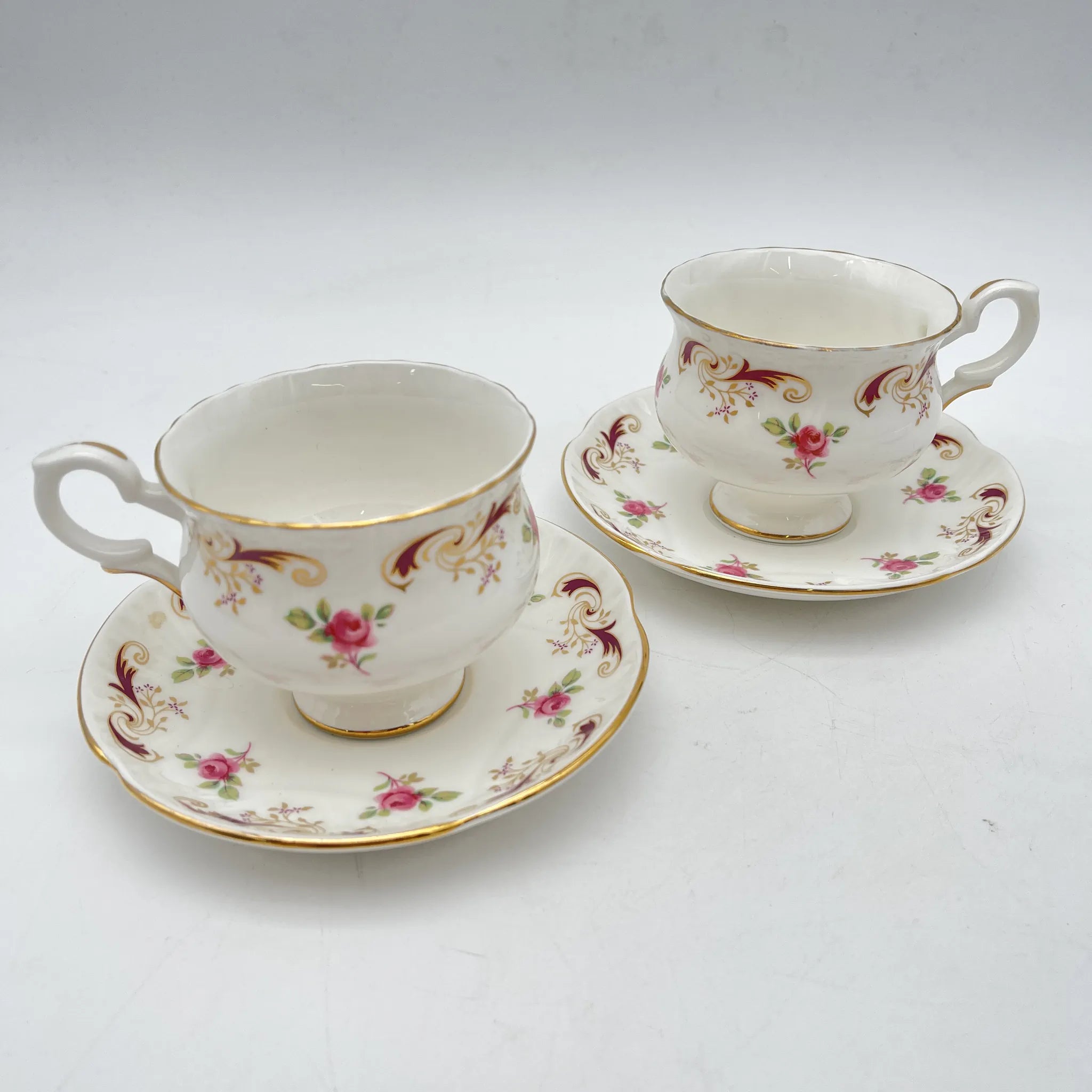 【复古】茶杯&茶托2p +备用茶托/ Crown Staffordshire(皇冠斯塔福德郡)/估计1930-50s / Fine Bone China /英国/玫瑰,滚动