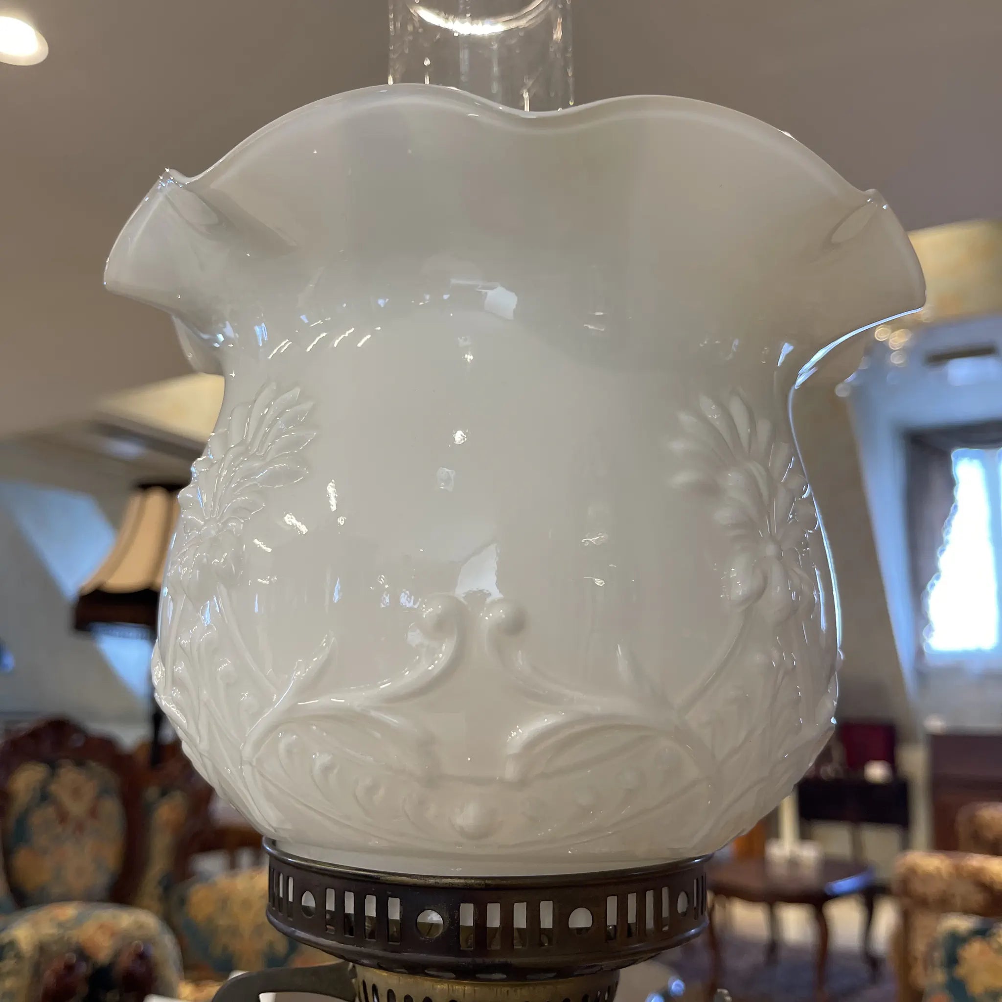 Antique Oil Lamp / Victorian Style / 19th Century / Cast Iron, Brass, Glass / UK / Direct Import from the UK