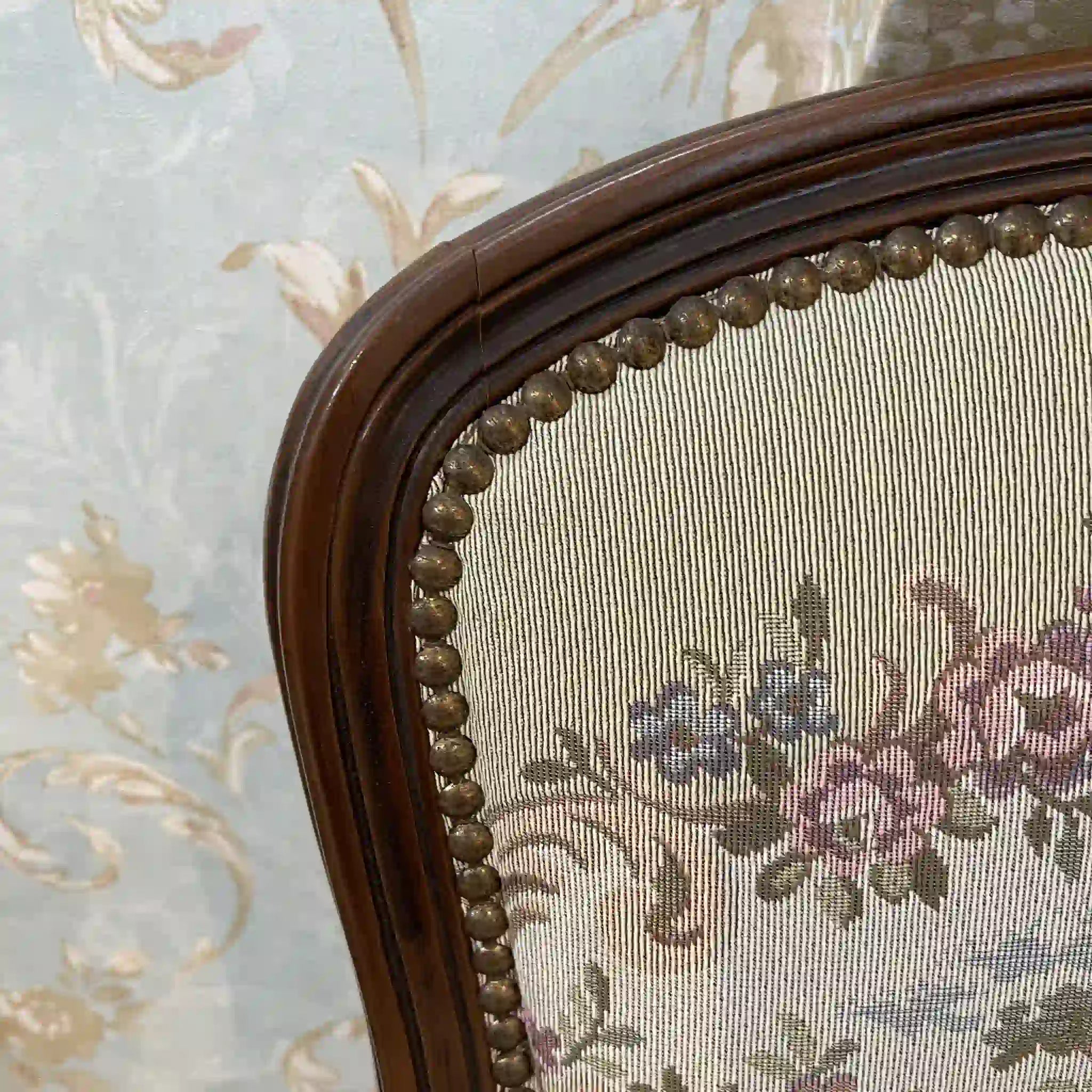 Antique Seti / Louis XV style / Late 20th century (presumably) / Beech Gobelin / Italy