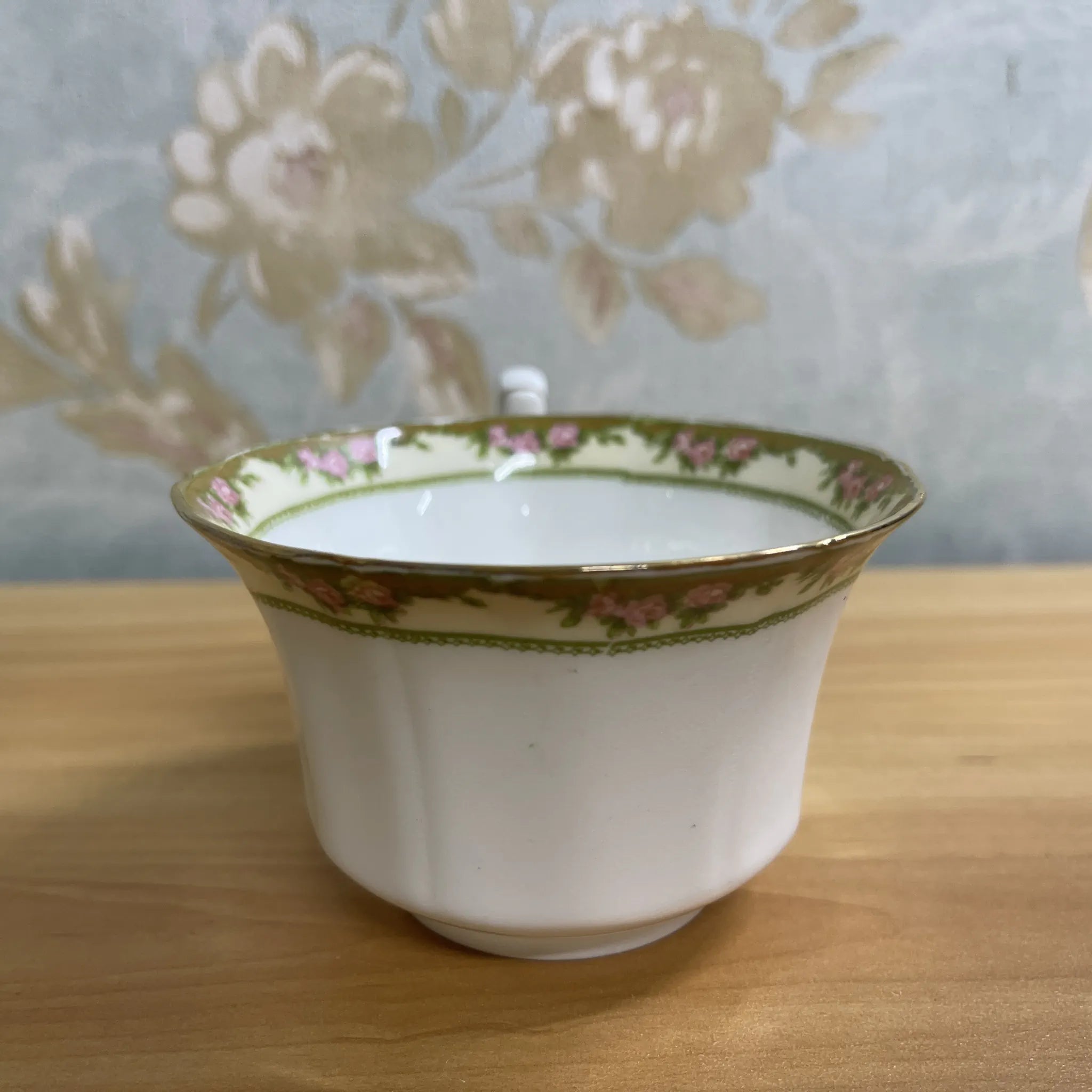 【古董】三叠式+茶托/ E. Hughes / Paladin China /推测20c中期/瓷器/英国/玫瑰