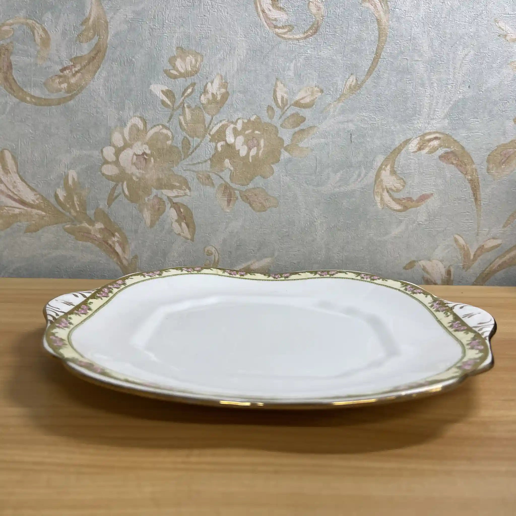 【アンティーク】 プラター (大皿) / E. Hughes / Paladin China / 推定20C中期 / 磁器 / イギリス / 薔薇