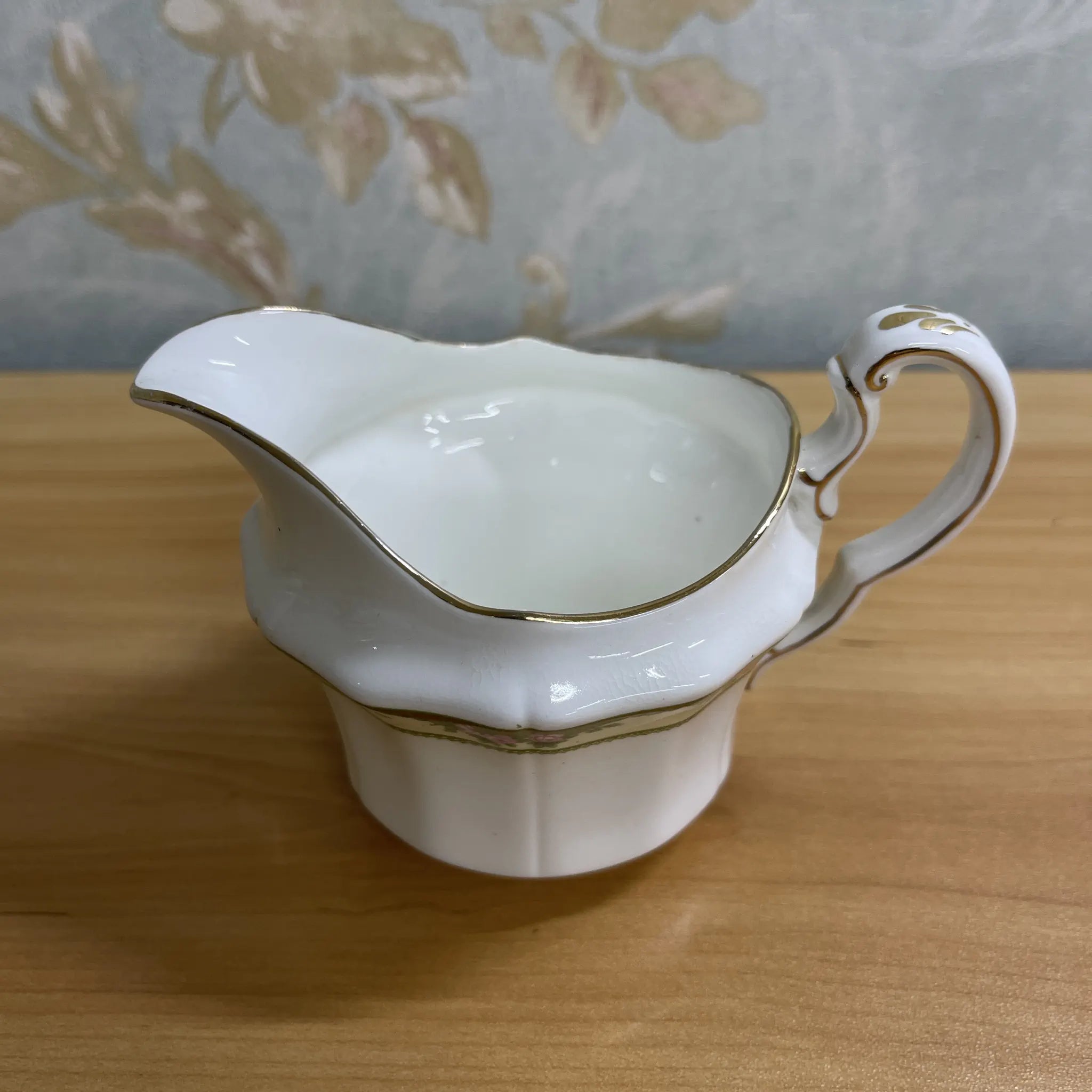 【アンティーク】 クリーマー / E. Hughes / Paladin China / 推定20C中期 / 磁器 / イギリス / 薔薇