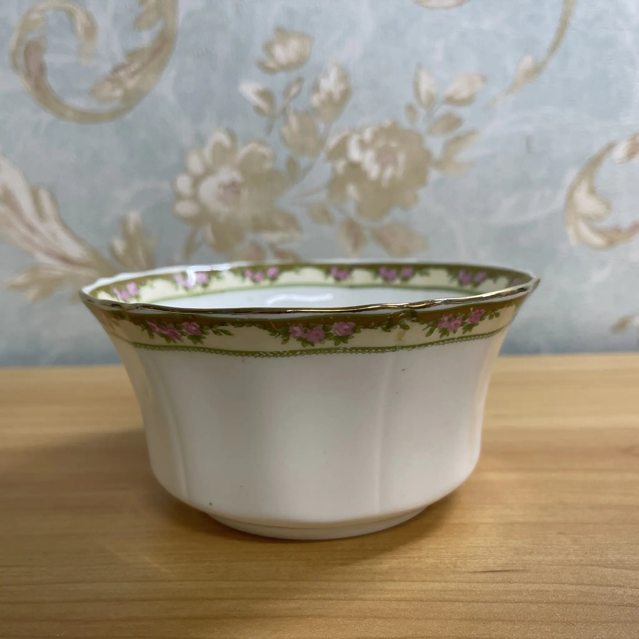 【アンティーク】 シリアルボウル (中鉢) / E. Hughes / Paladin China / 推定20C中期 / 磁器 / イギリス / 薔薇