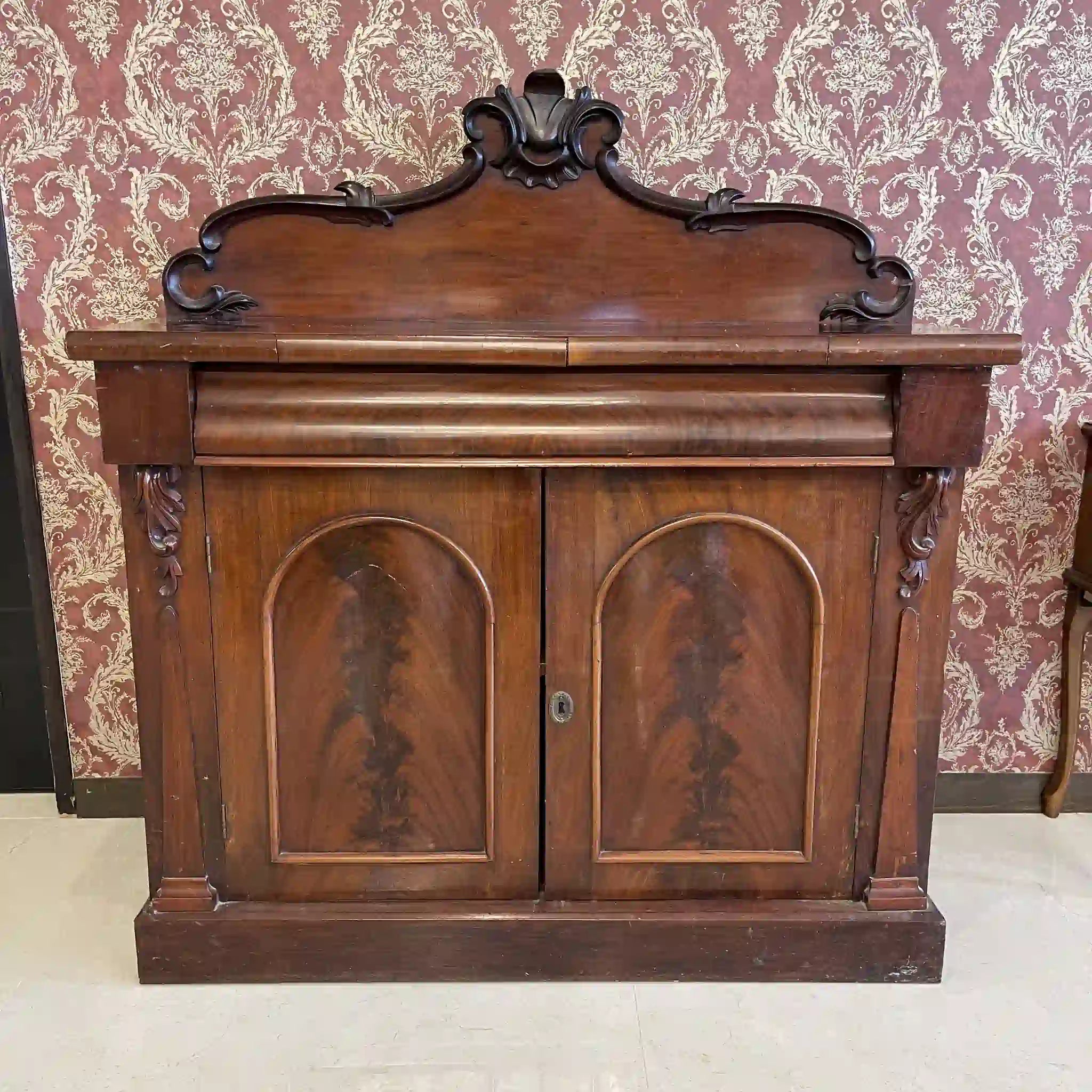 Antique Side Cabinet / Victorian Style / Late 19th Century (Estimated) / Mahogany / England