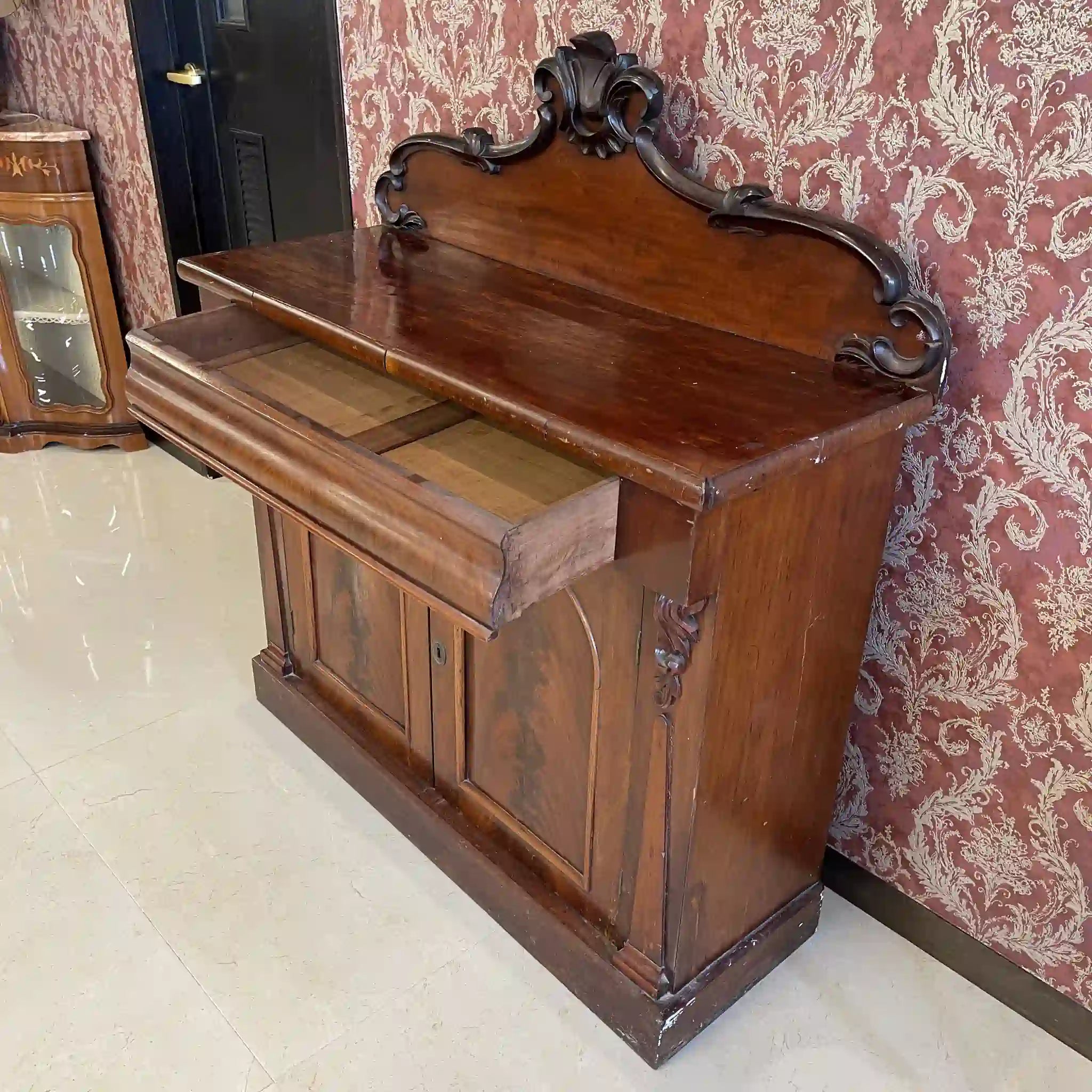 Antique Side Cabinet / Victorian Style / Late 19th Century (Estimated) / Mahogany / England