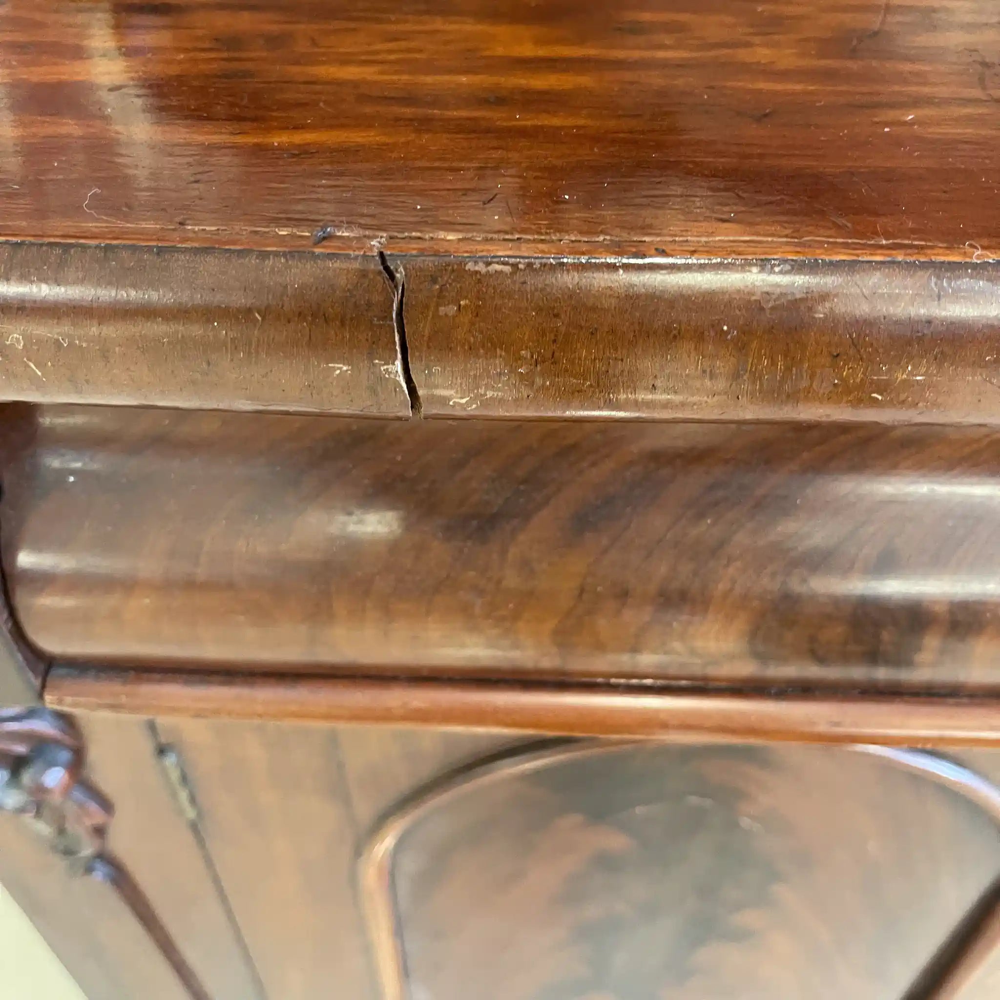 Antique Side Cabinet / Victorian Style / Late 19th Century (Estimated) / Mahogany / England