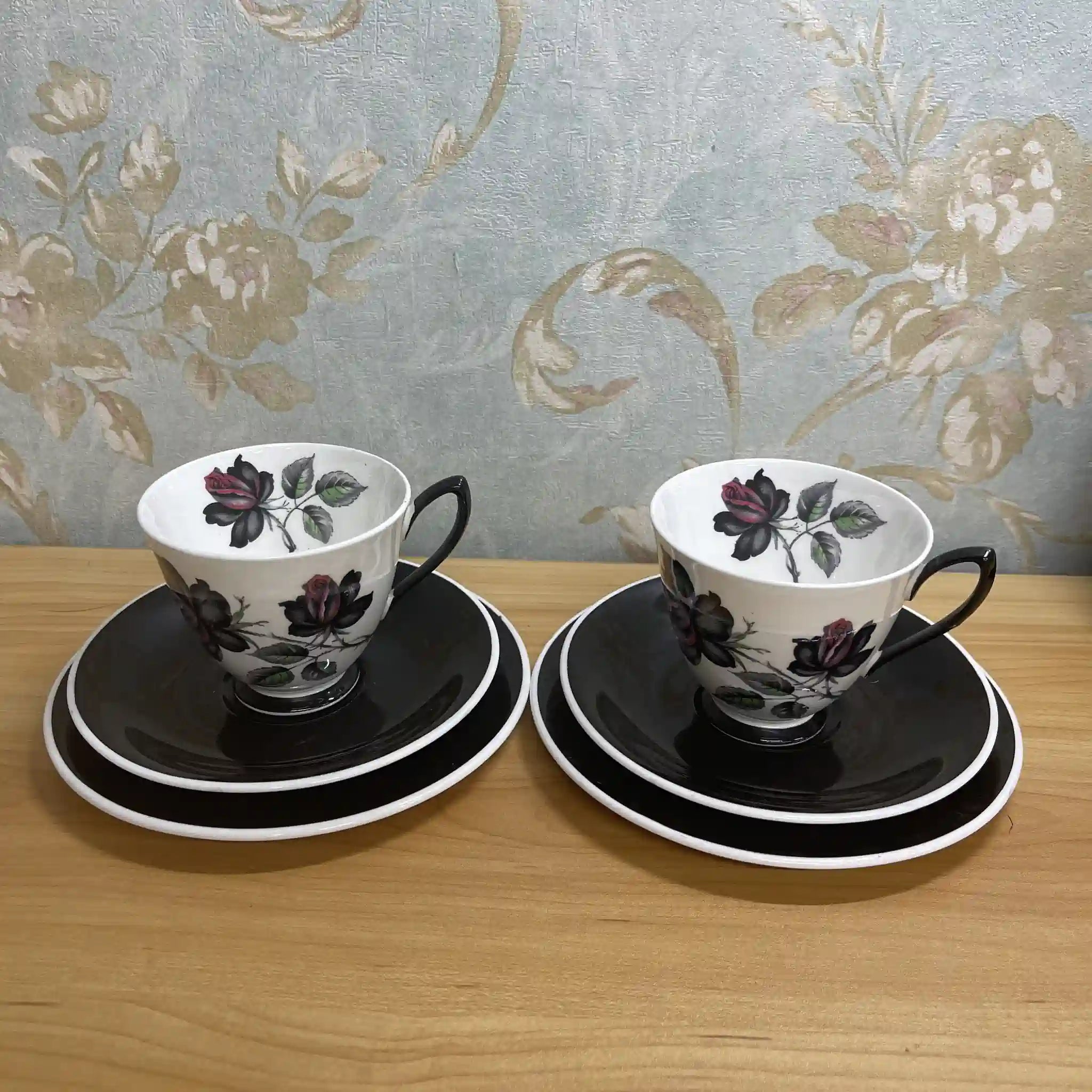 【复古】三重奏(c&s +甜点盘)2p / Royal Albert / Masquerade /估计20c中期/ Bone China /英国/黑玫瑰