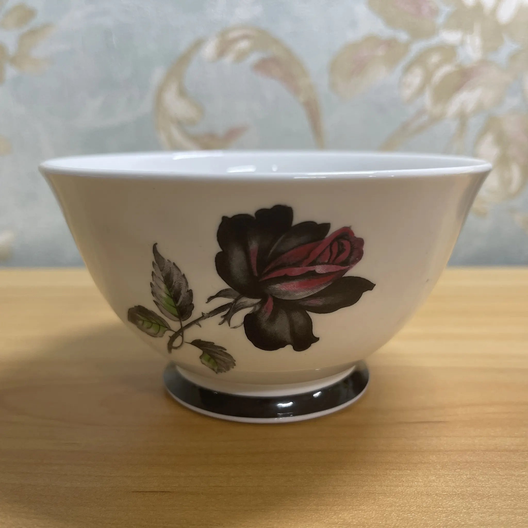 【复古】咖啡杯/ Royal Albert / Masquerade /估计20c中期/ Bone China /英国/黑玫瑰