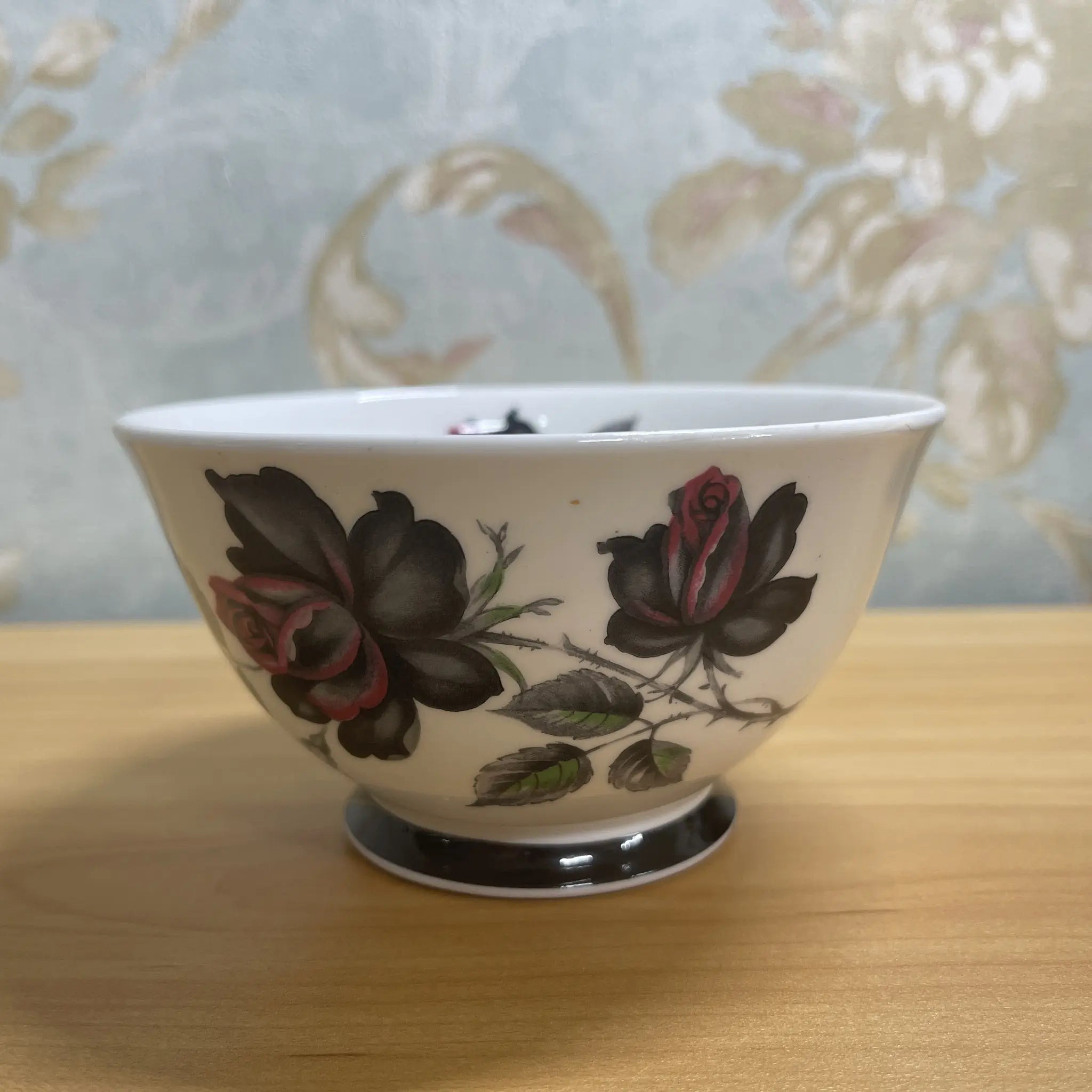 【复古】咖啡杯/ Royal Albert / Masquerade /估计20c中期/ Bone China /英国/黑玫瑰