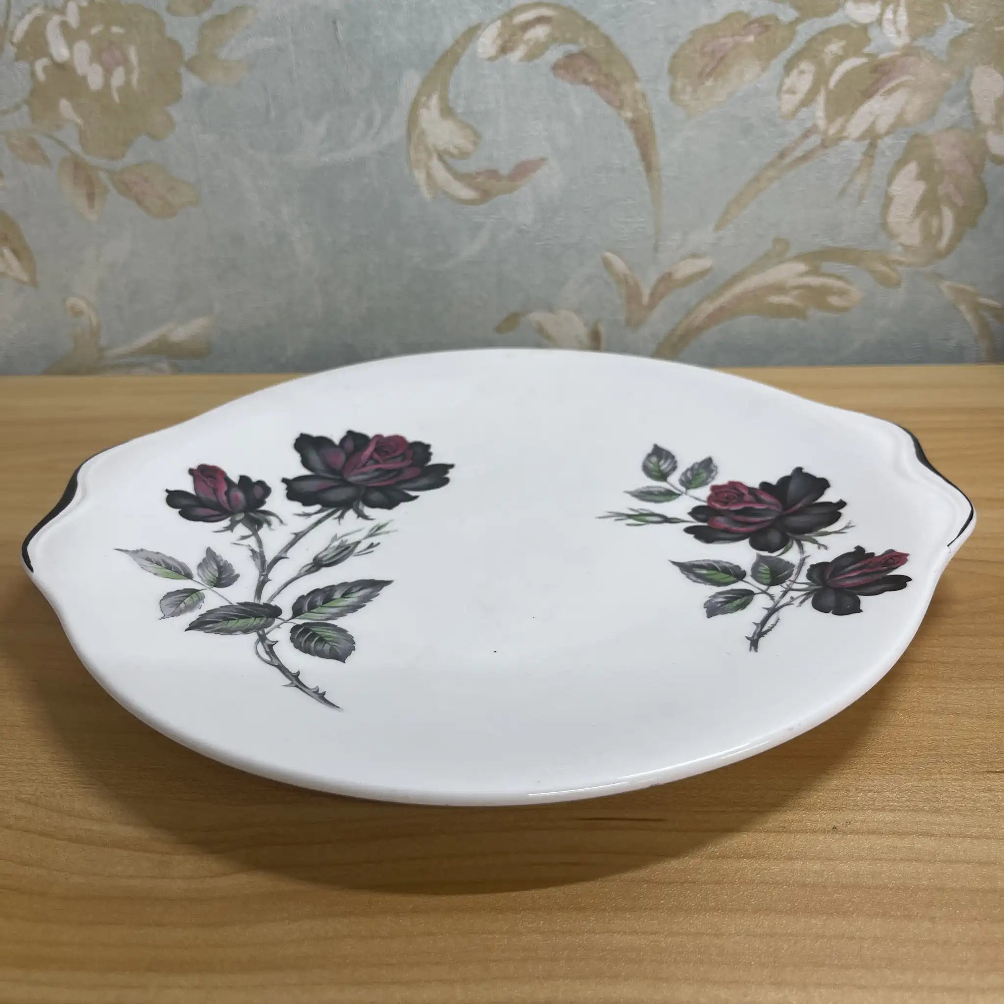 【复古】晚餐盘(主盘)/ Royal Albert / Masquerade /估计20c中期/ Bone China /英国/黑玫瑰