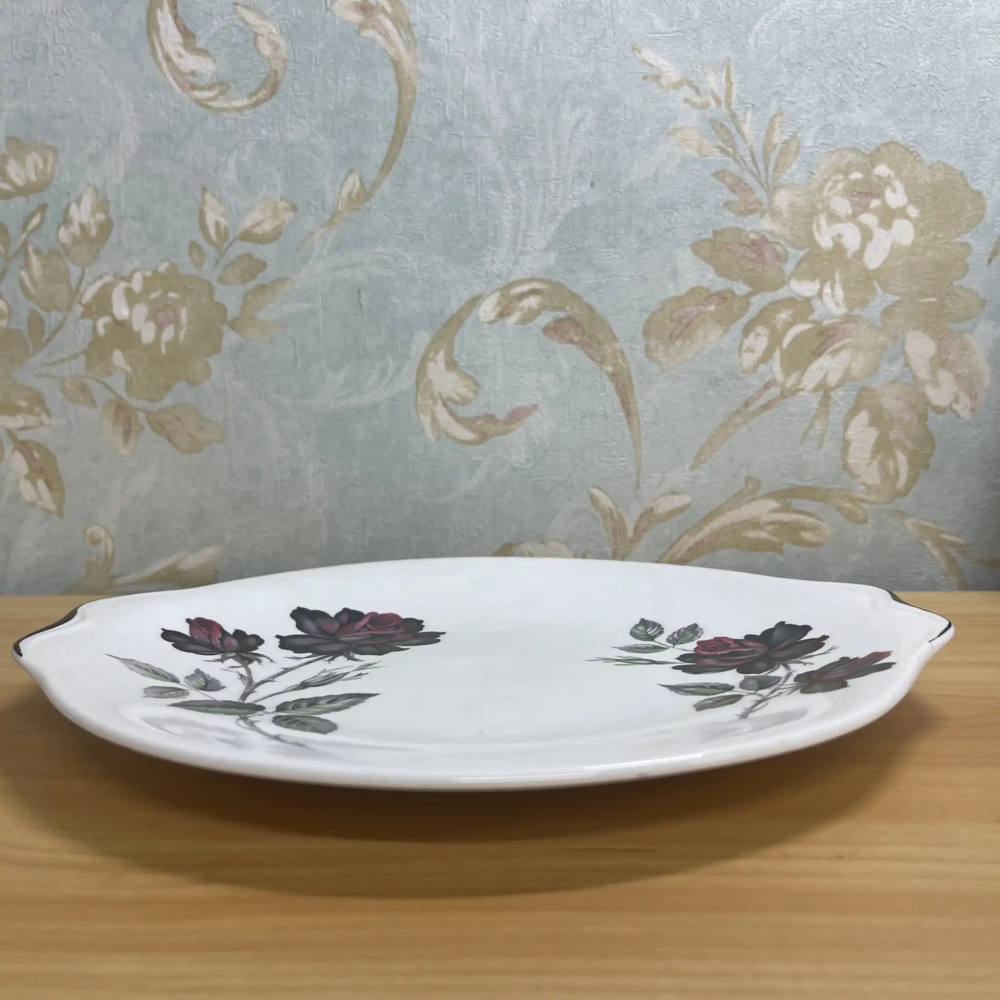 【复古】晚餐盘(主盘)/ Royal Albert / Masquerade /估计20c中期/ Bone China /英国/黑玫瑰