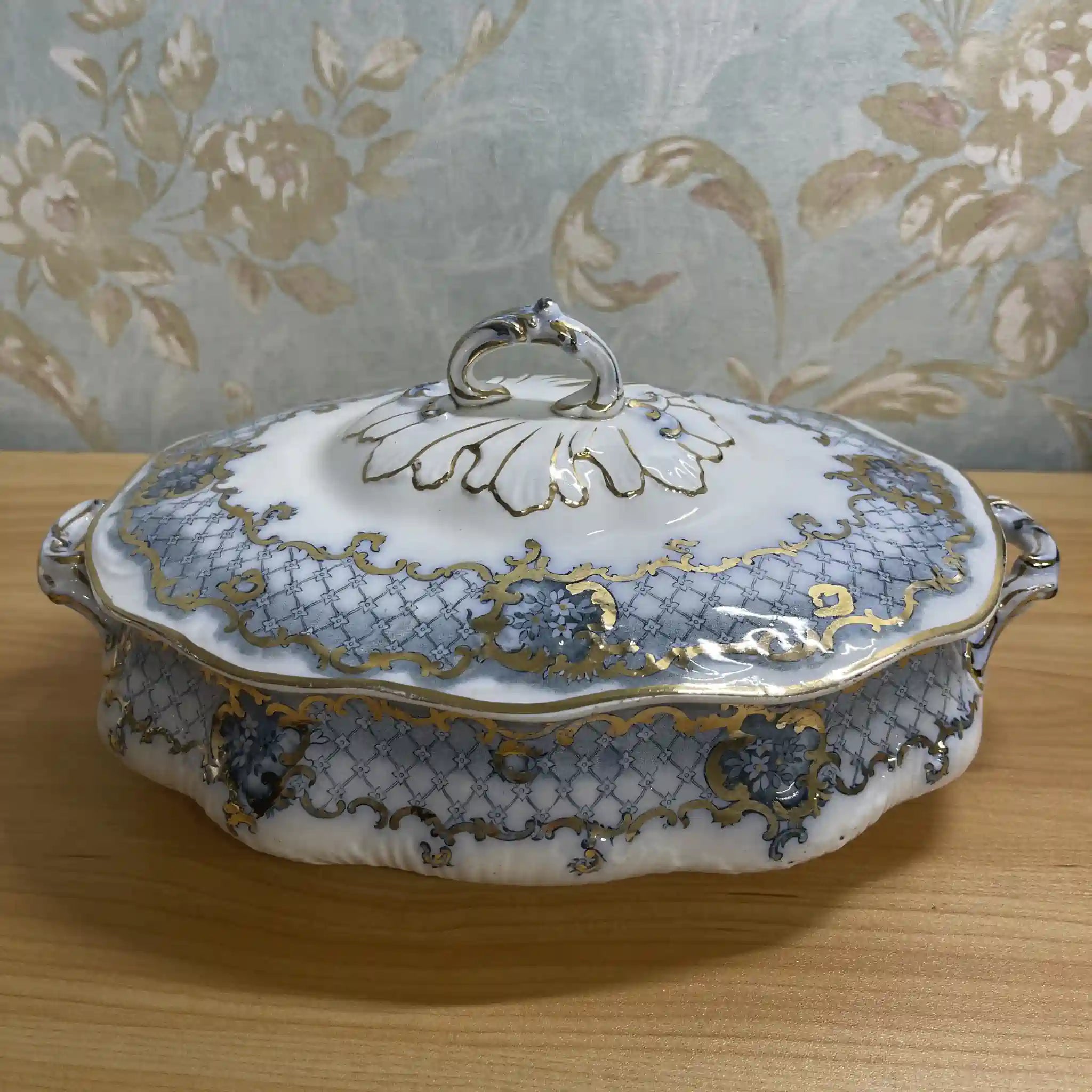 【古董】汤底/ Furnivals / Venice /估计1900左右/陶器/英国/罗凯,卷轴,拉提斯作品