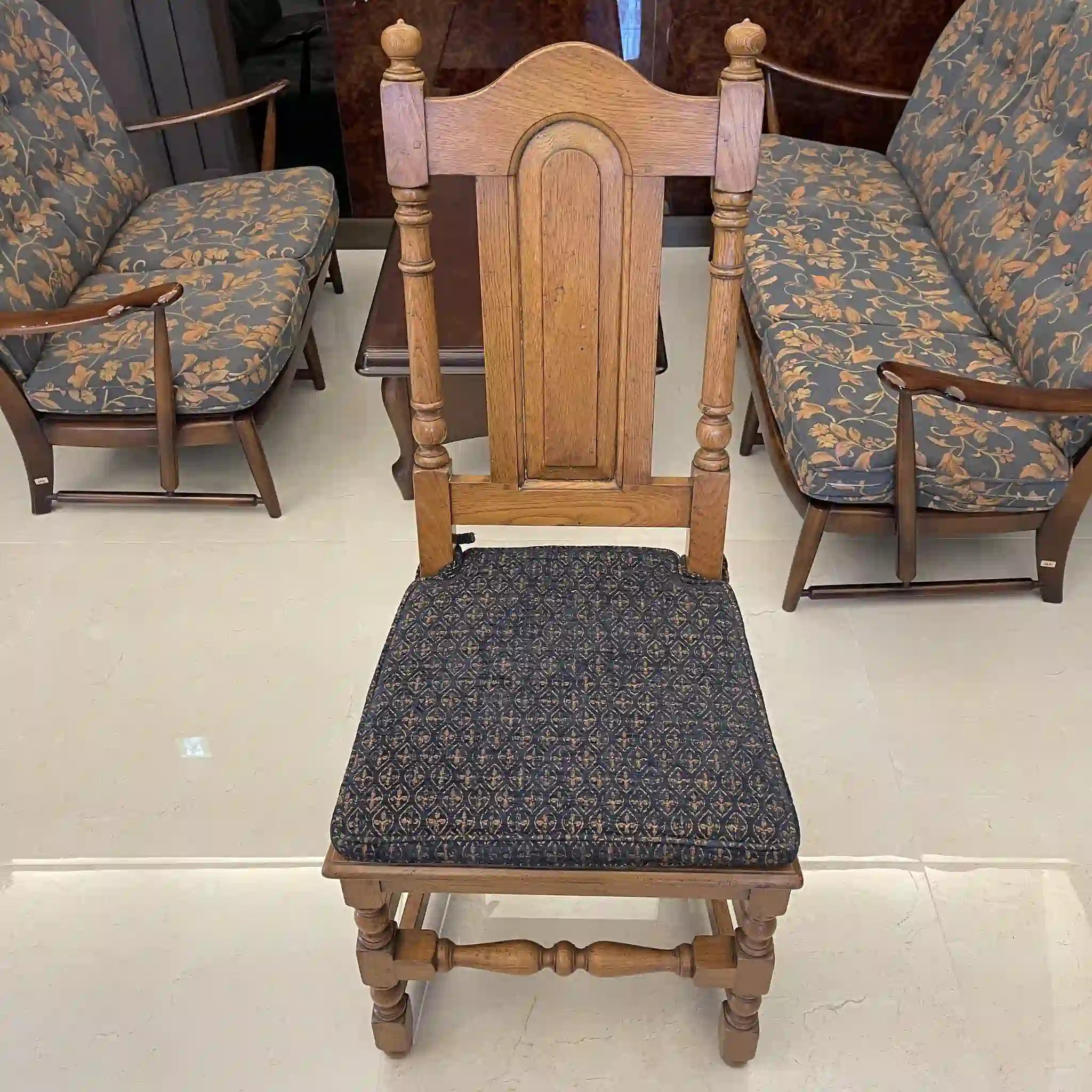 古董餐桌椅套裝/可伸縮餐桌和扶手椅