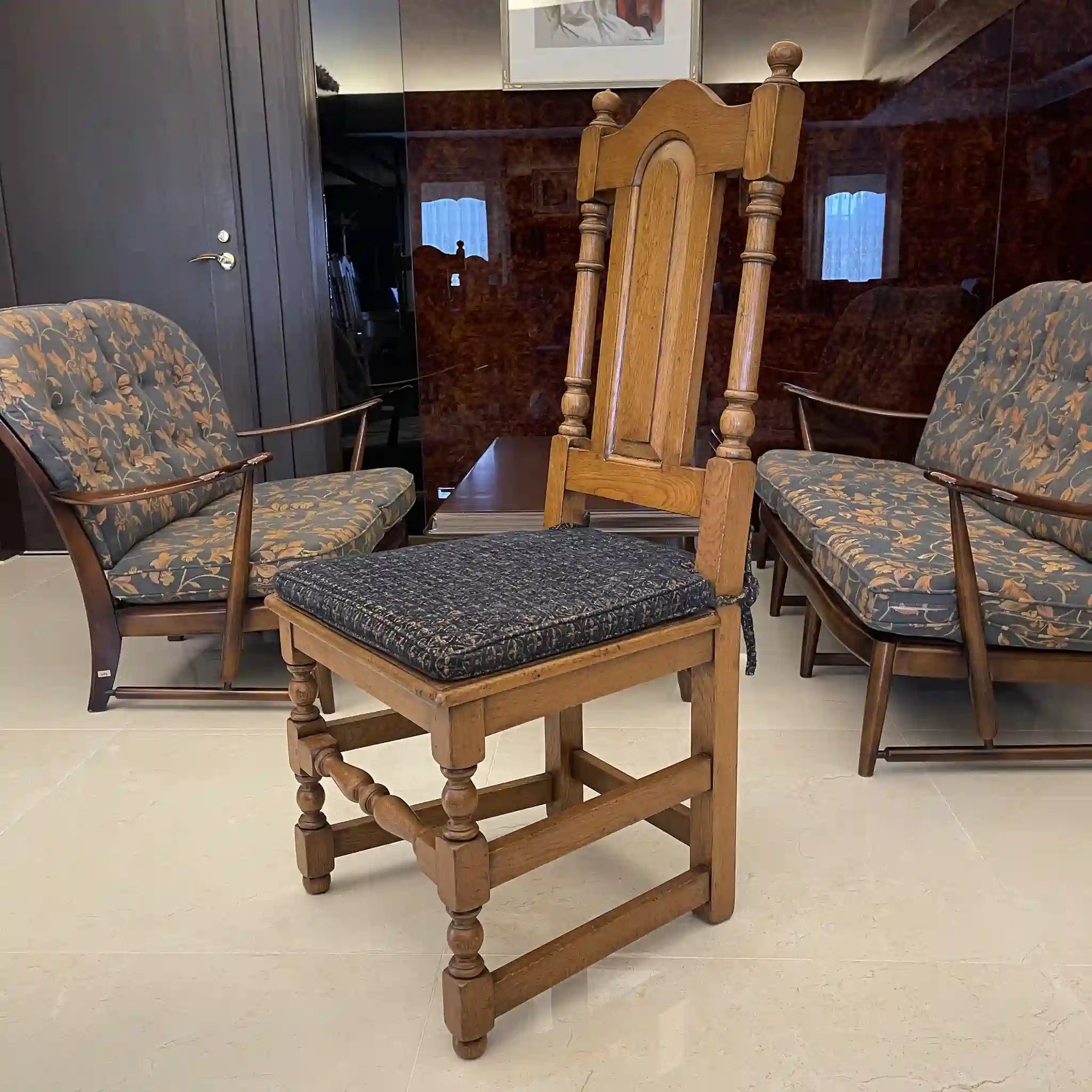 古董餐桌椅套裝/可伸縮餐桌和扶手椅