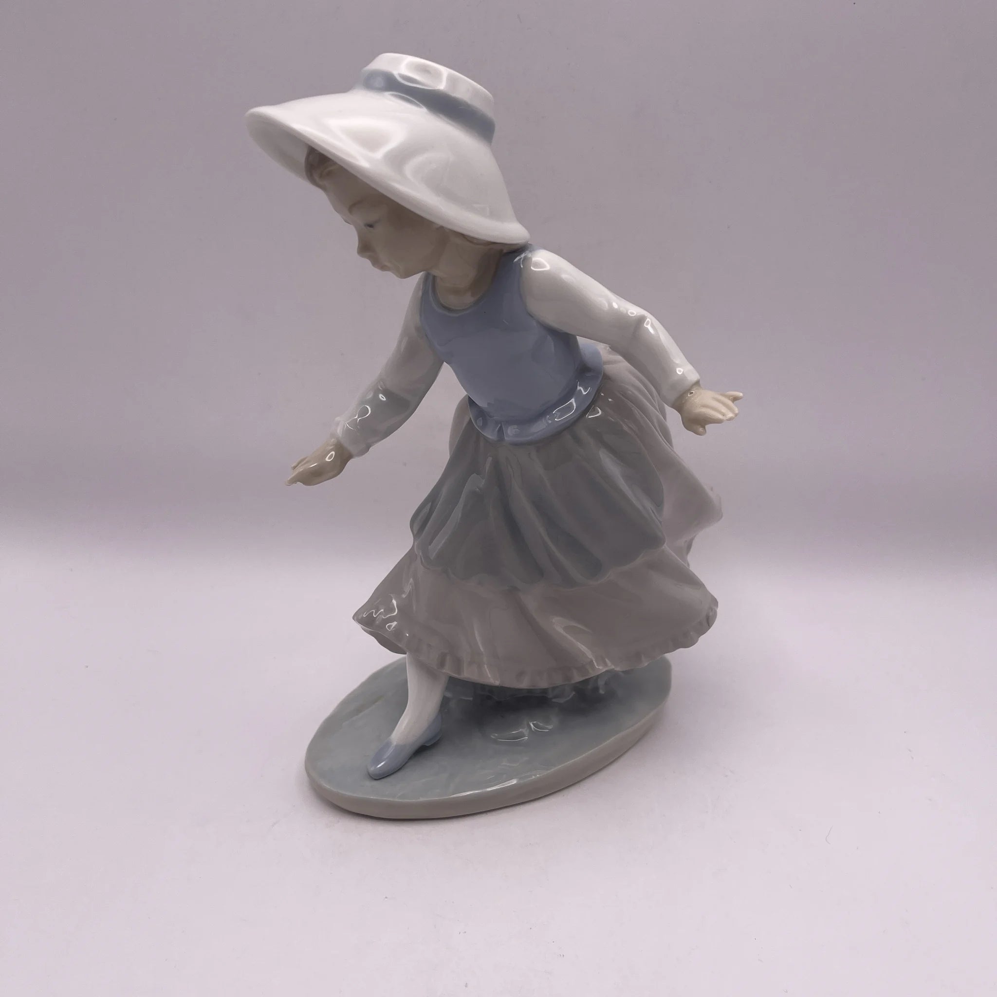 【リユース】 フィギュリン人形 / NAO by Lladro(ナオ バイ リヤドロ) / 1980年代 / スペイン