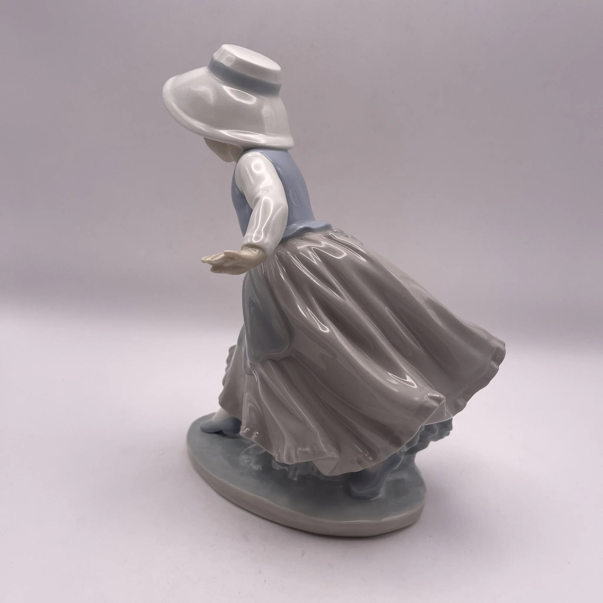 【リユース】 フィギュリン人形 / NAO by Lladro(ナオ バイ リヤドロ) / 1980年代 / スペイン