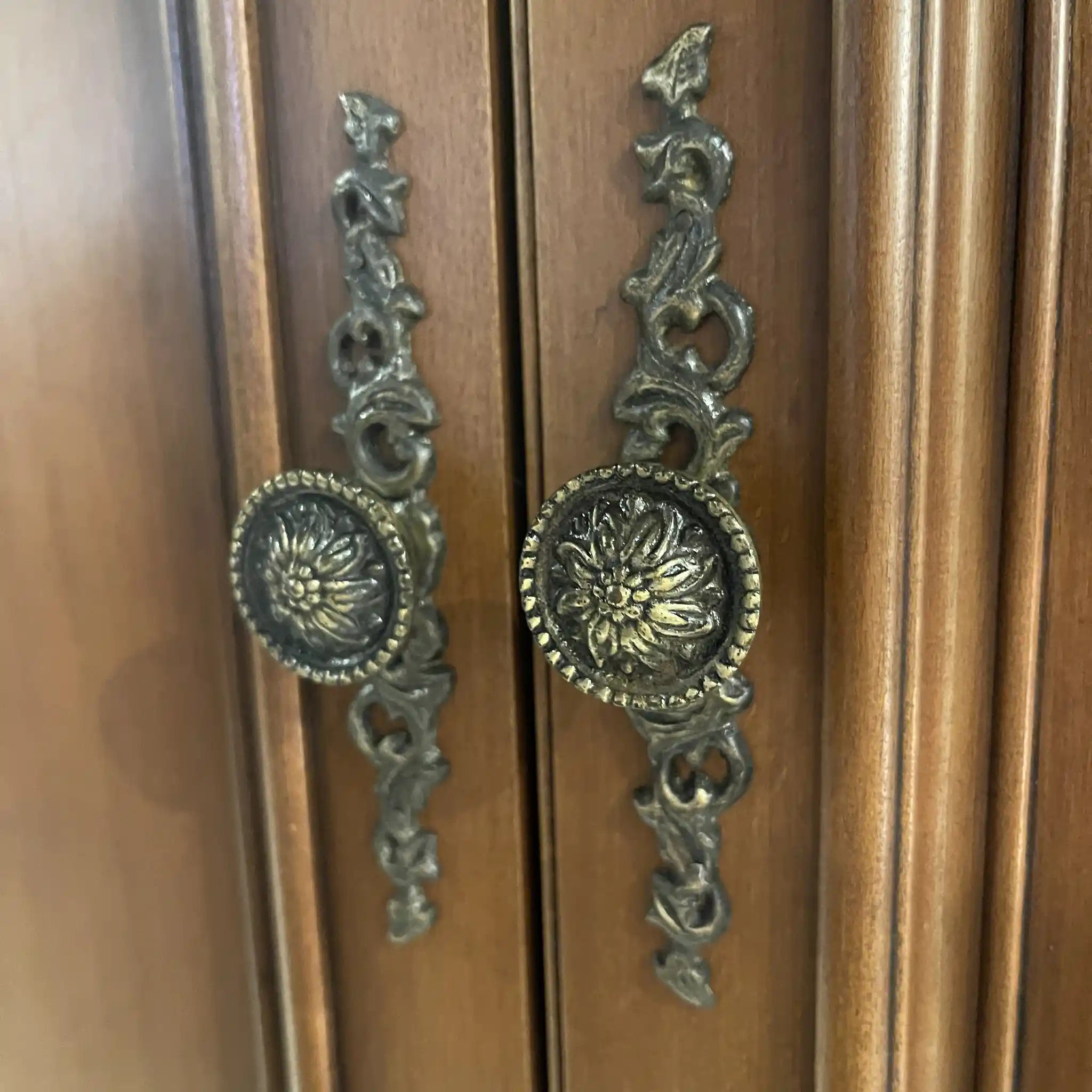 【リユース】 サイドボード / カリモク家具 / LOUISXV HLR1KK / 木製金属製 / 日本